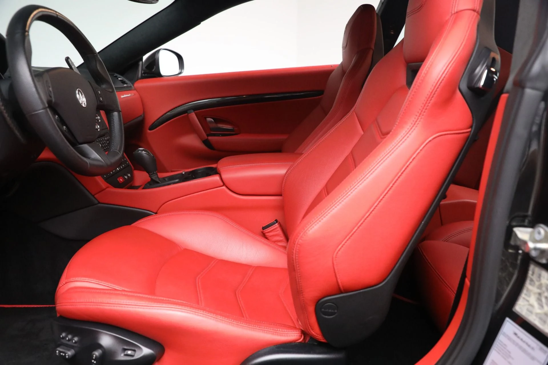 mph014_2006937159_Used_2015_Maserati_Gran_Turismo_MC_1760545652_21fee66477