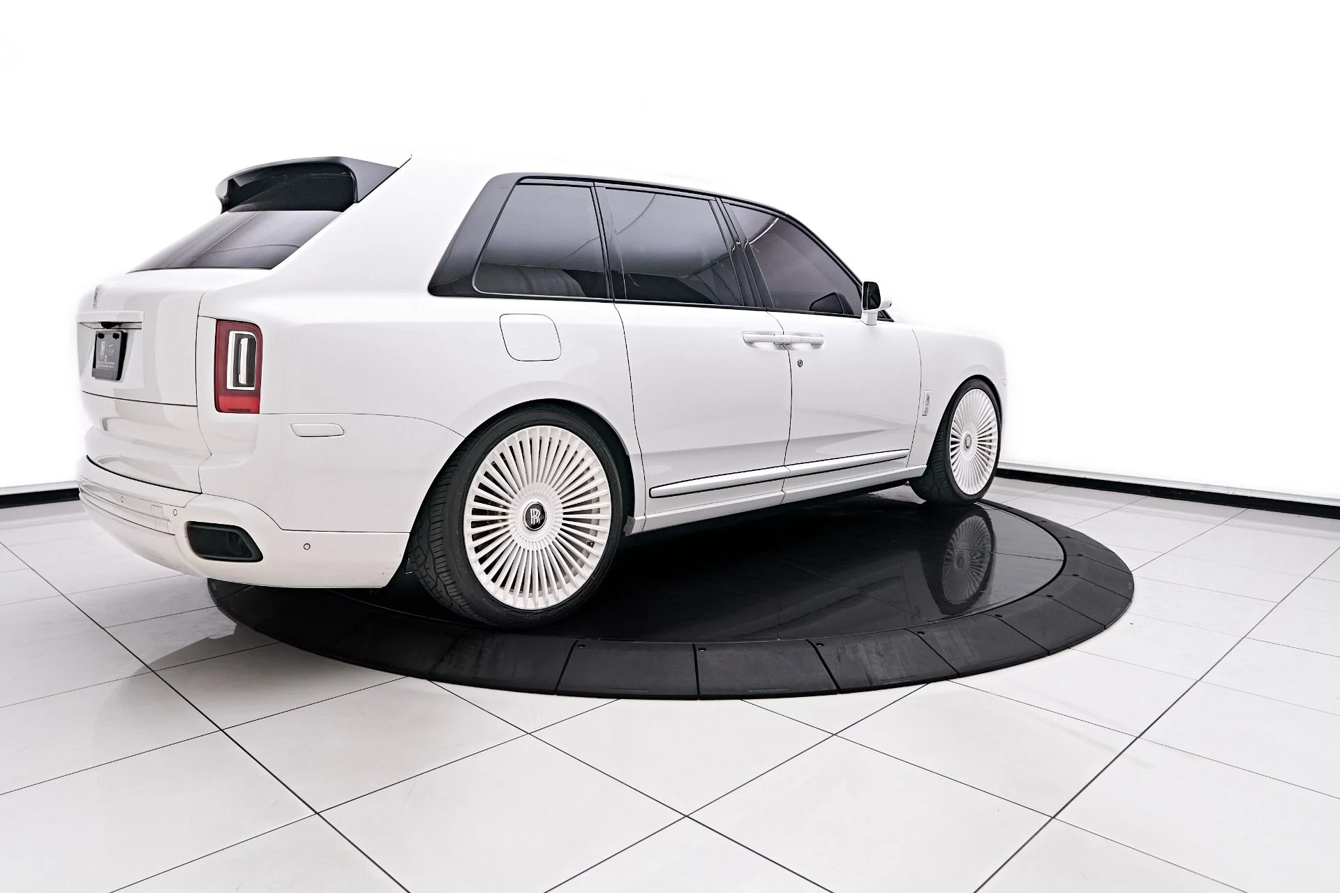 mph014_2009010061_Used_2021_Rolls_Royce_Cullinan_Base_1753128253_da0e7dd7d6