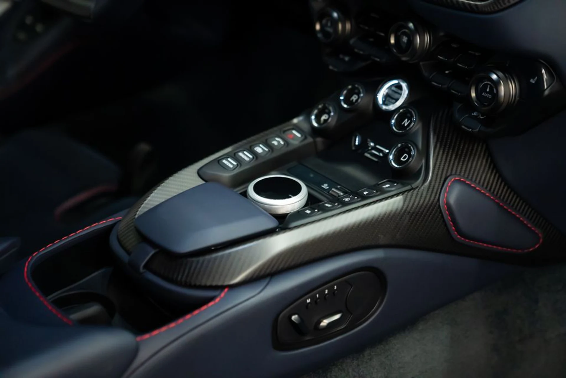 mph014_2013424554_aston_martin_vantage_2023_jpg_v_1768855591_e0c6872543