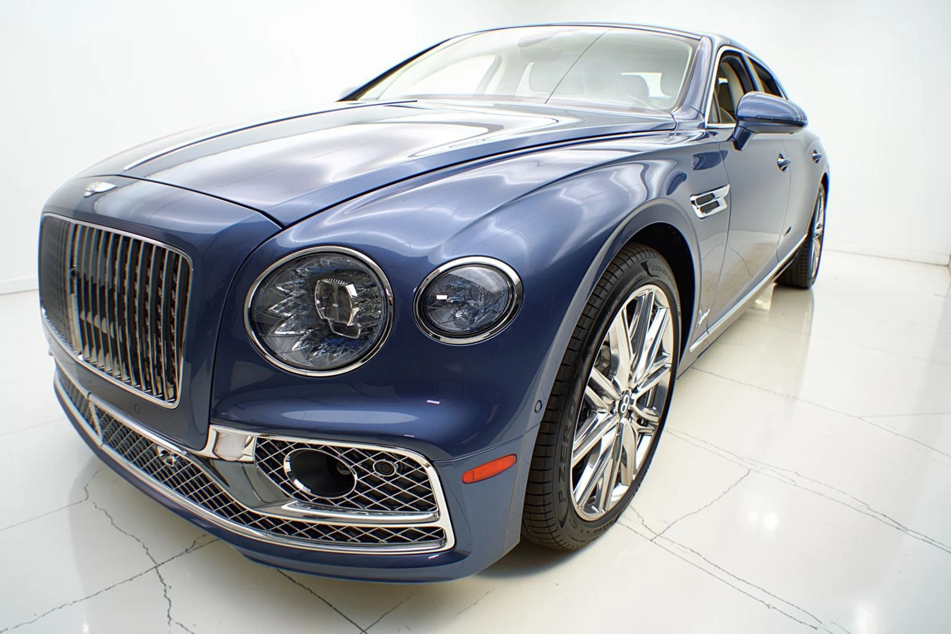 mph014_2013937208_Used_2022_Bentley_Flying_Spur_Hybrid_853487c089