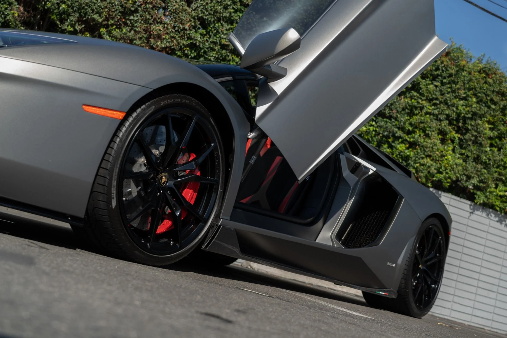 mph014_20283749_Used_2015_Lamborghini_Aventador_LP_700_4_1765325757_499d1856fa