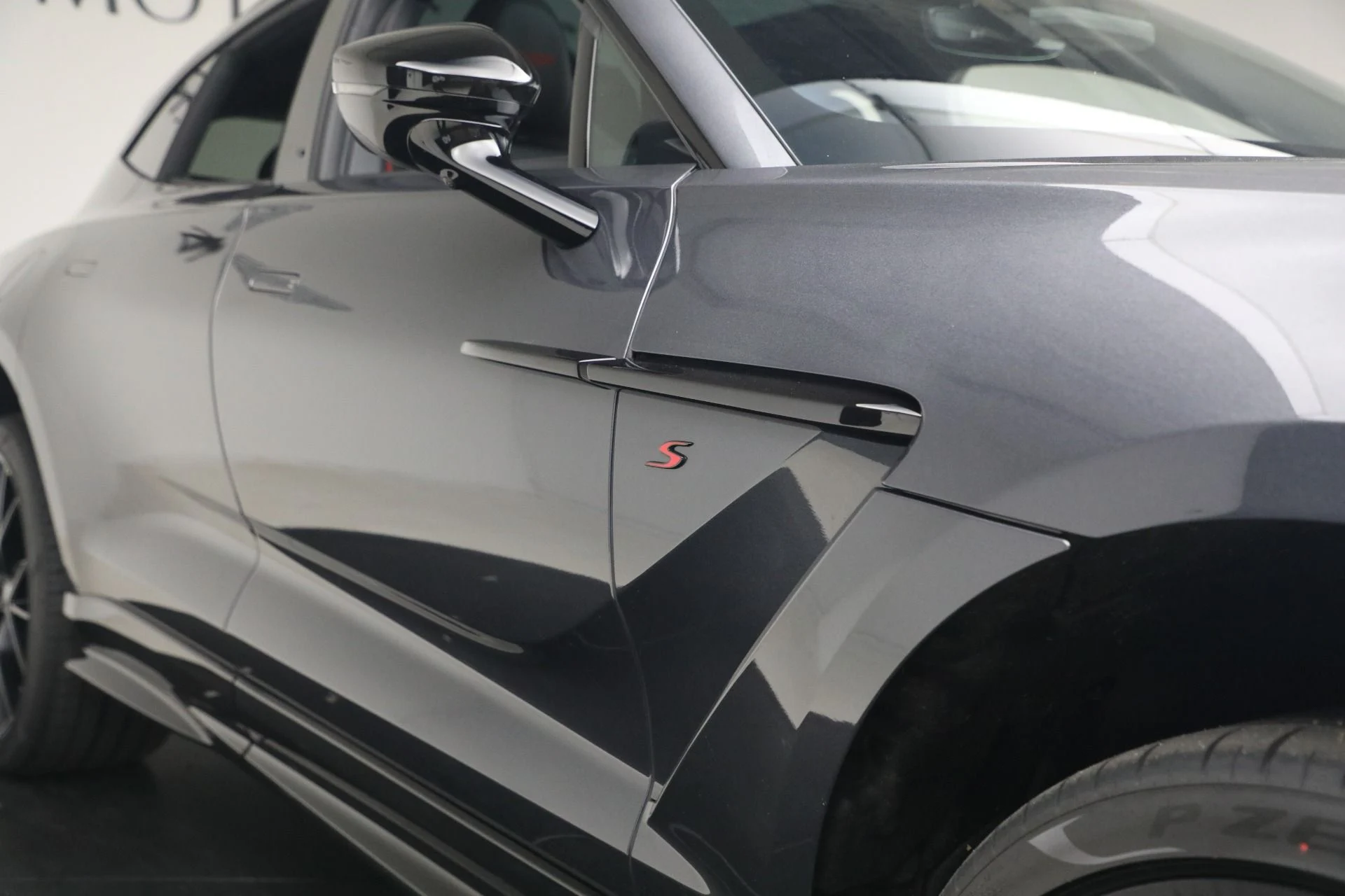 mph014_2035768889_New_2026_Aston_Martin_DBX_S_1775590529_ecfcd5d687