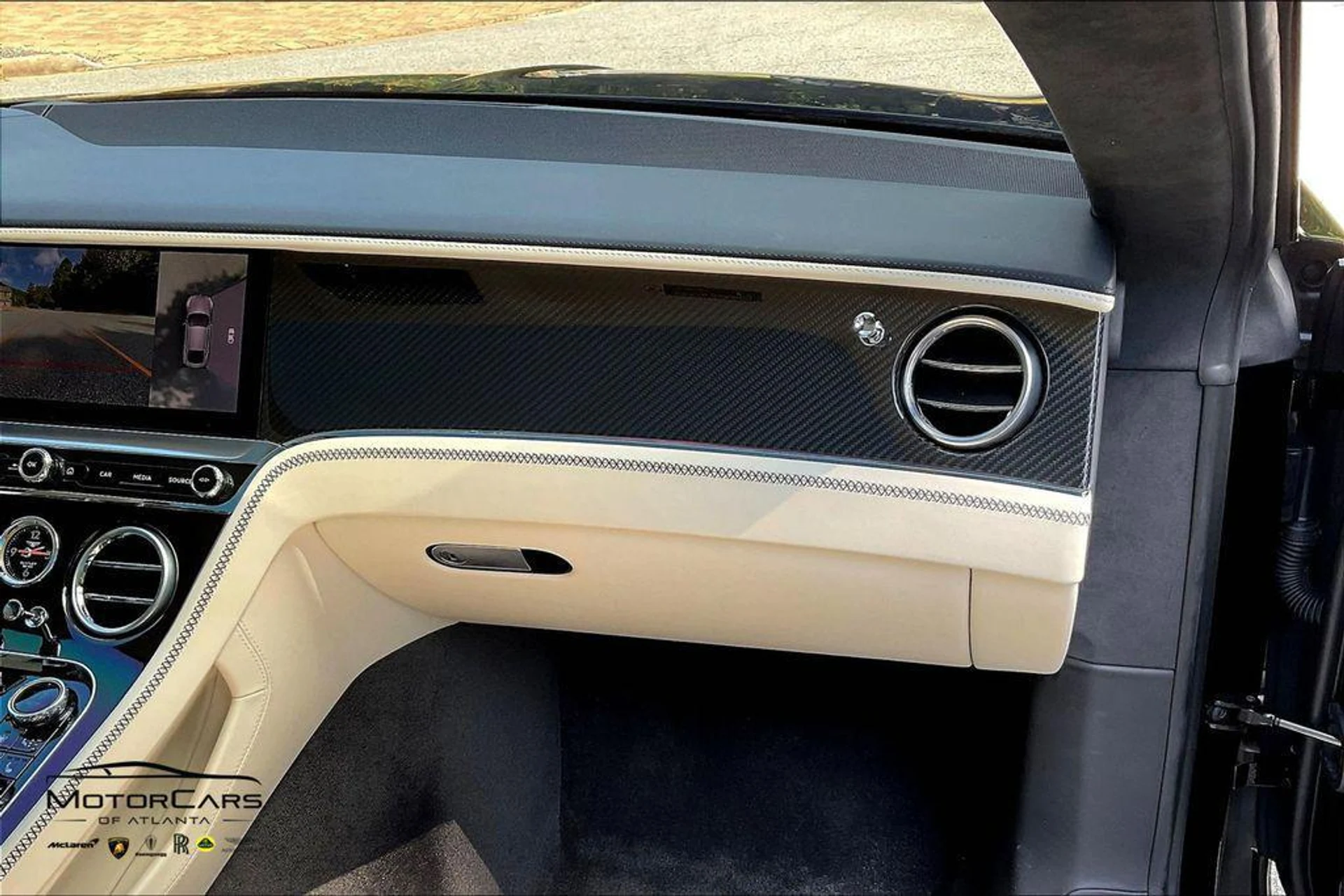 mph014_2037370456_a_Ipbrc98_OIZ_A_Bu_Wt_I7i_Ap3_VO_Iw_f33ba21aad