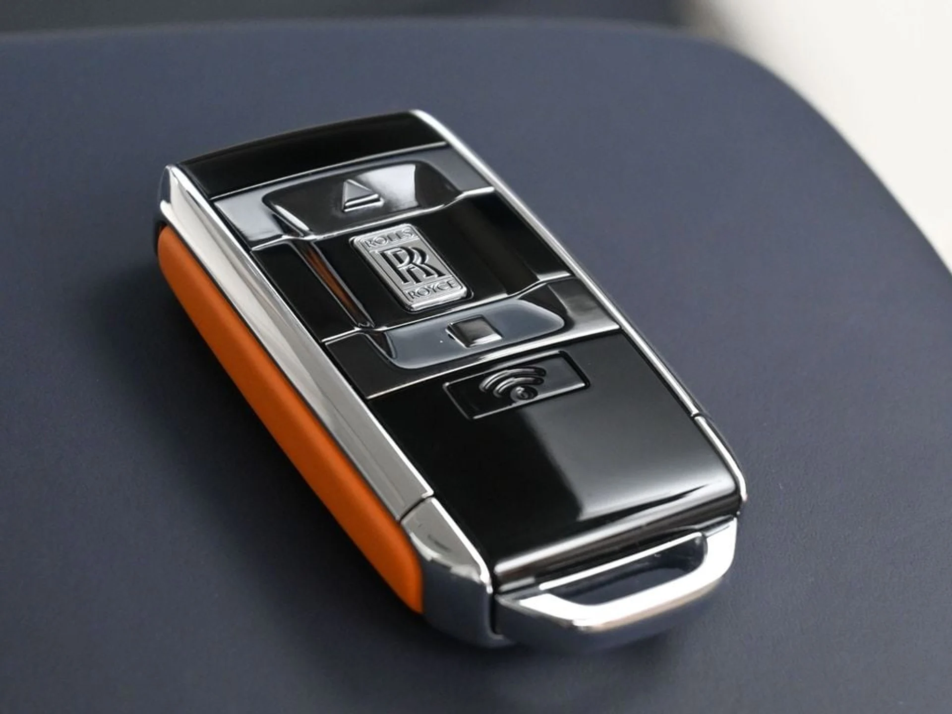 mph014_2039801332_4039c99f6b4df9753d717b68ee85a279x_70988a5b01