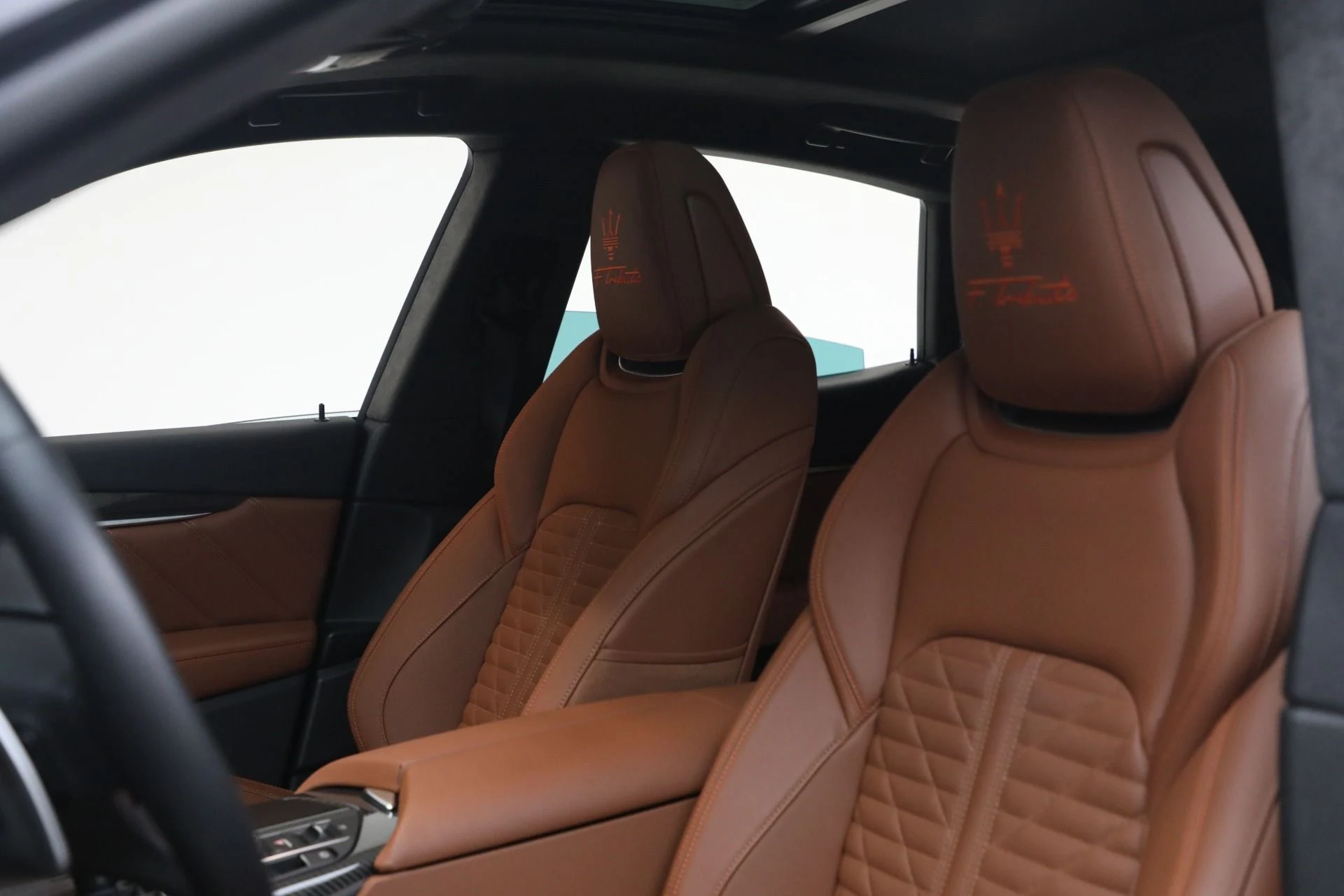 mph014_2041694085_Used_2023_Maserati_Levante_F_Tributo_1764365135_3554ea0160