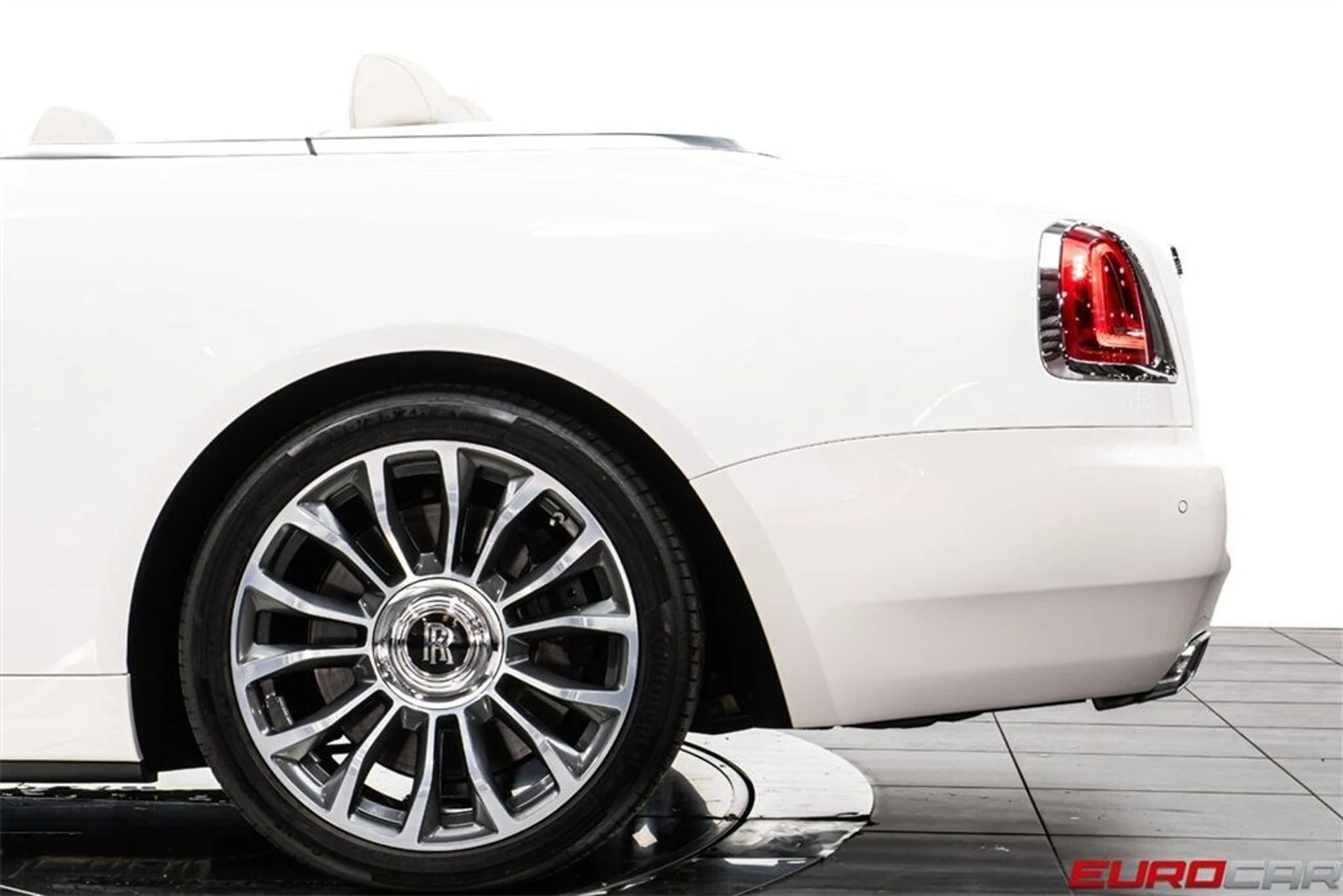 mph014_2044081564_image_15_c162b1610f