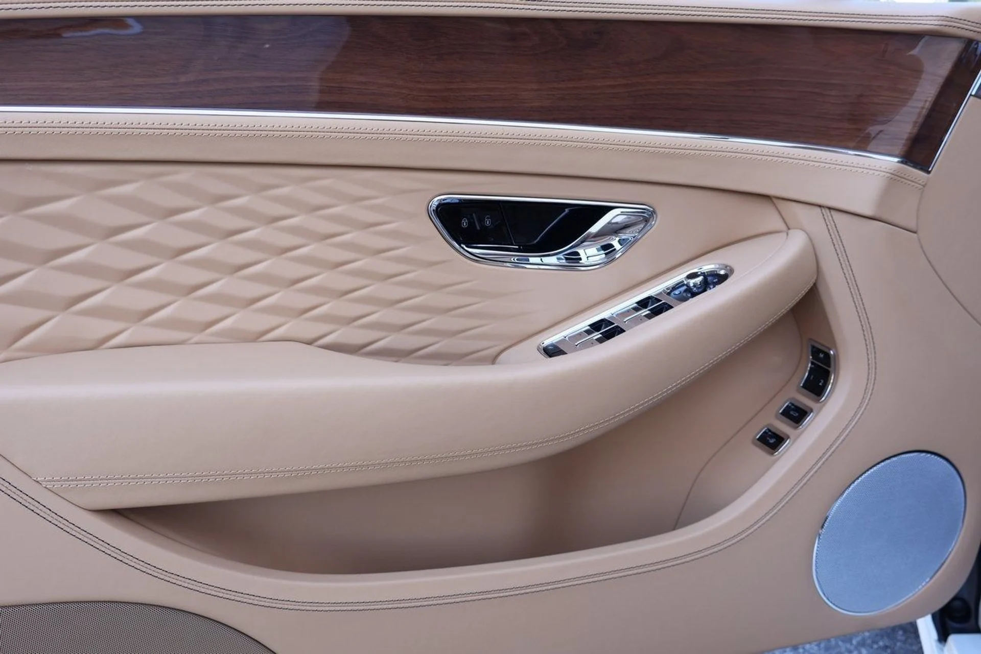 mph014_2045867487_15_847c1586de