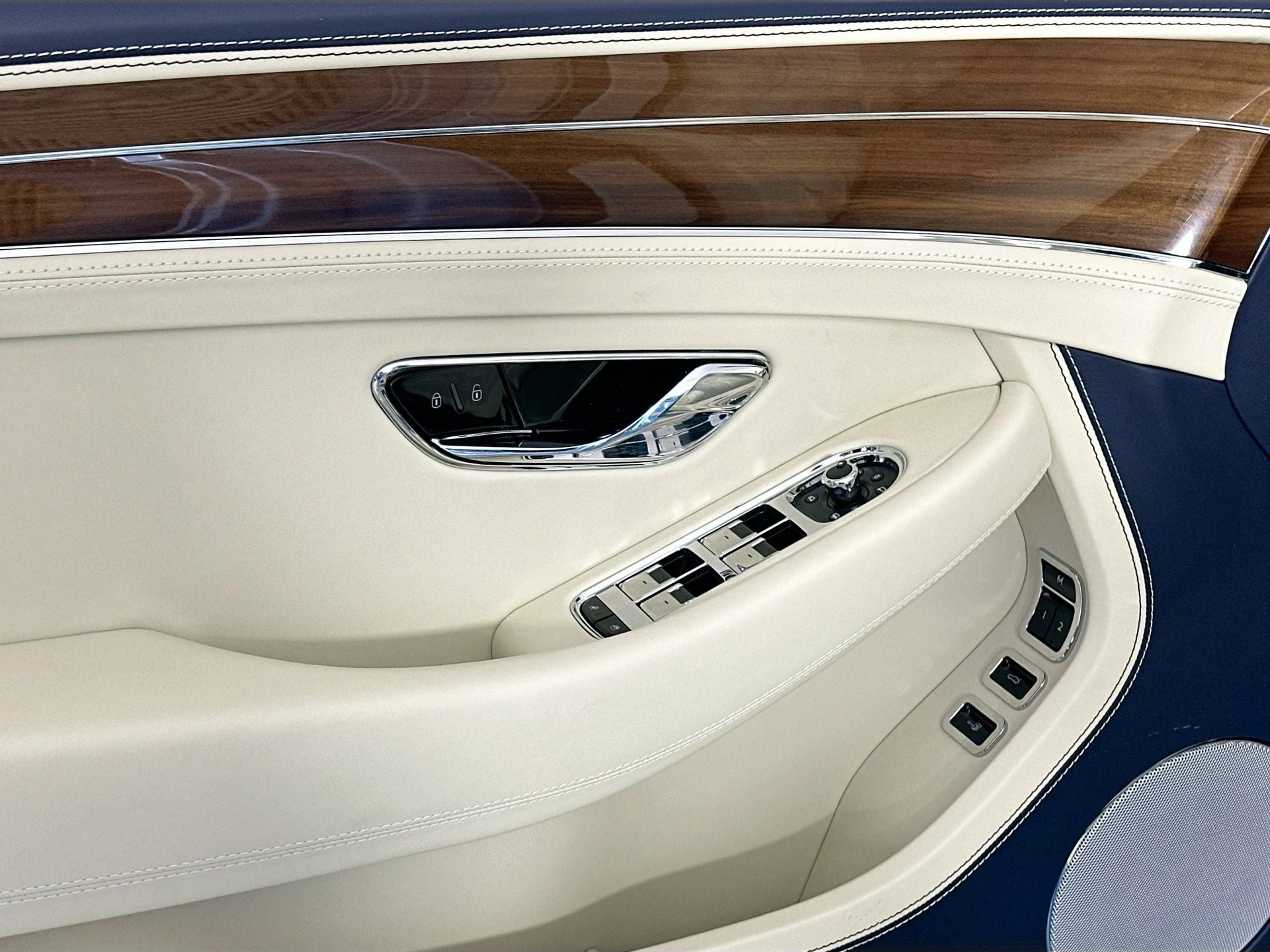 mph014_2052483411_15_22cd2aaf23