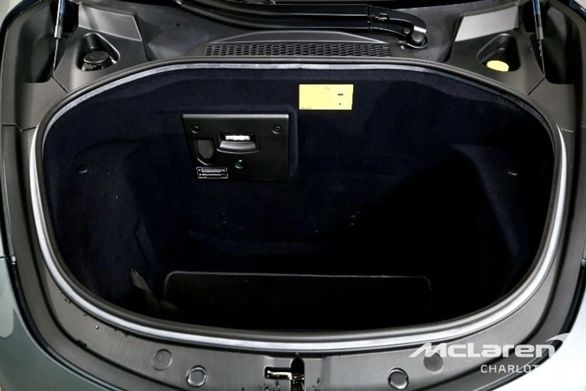 mph014_2053928461_Used_2023_Mc_Laren_Artura_6100eb5c3a