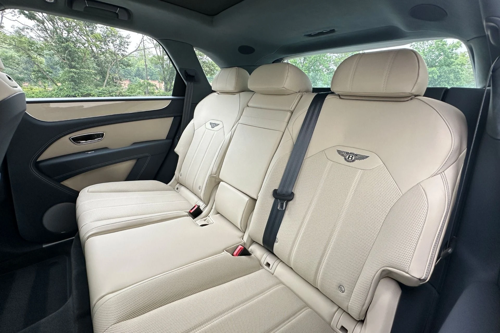 mph014_2058197466_New_2026_Bentley_Bentayga_V8_1784540711_f18d62e896