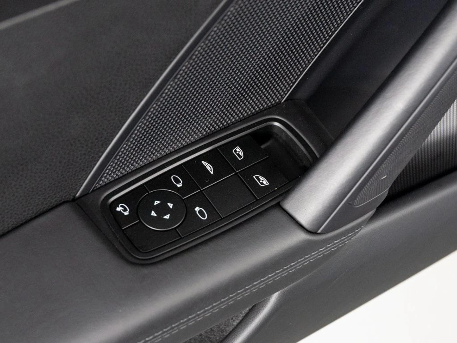 mph014_2060011634_c_k5gbq7zo_Pg6iqus9_Na_A_Hbu_Xzk_1d8d968cd4