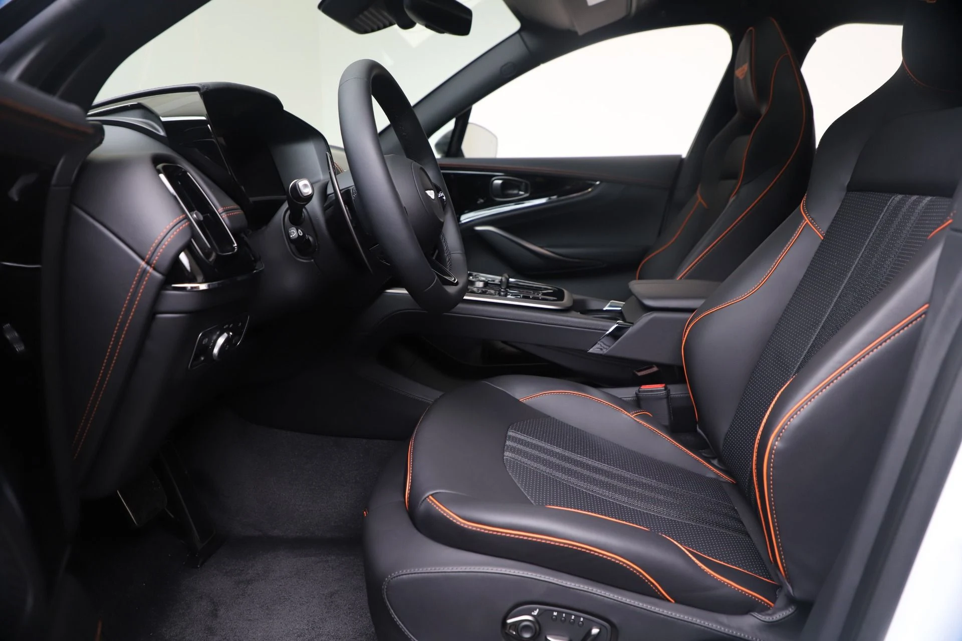 mph014_2066178375_New_2025_Aston_Martin_DBX_707_dd010b45ca