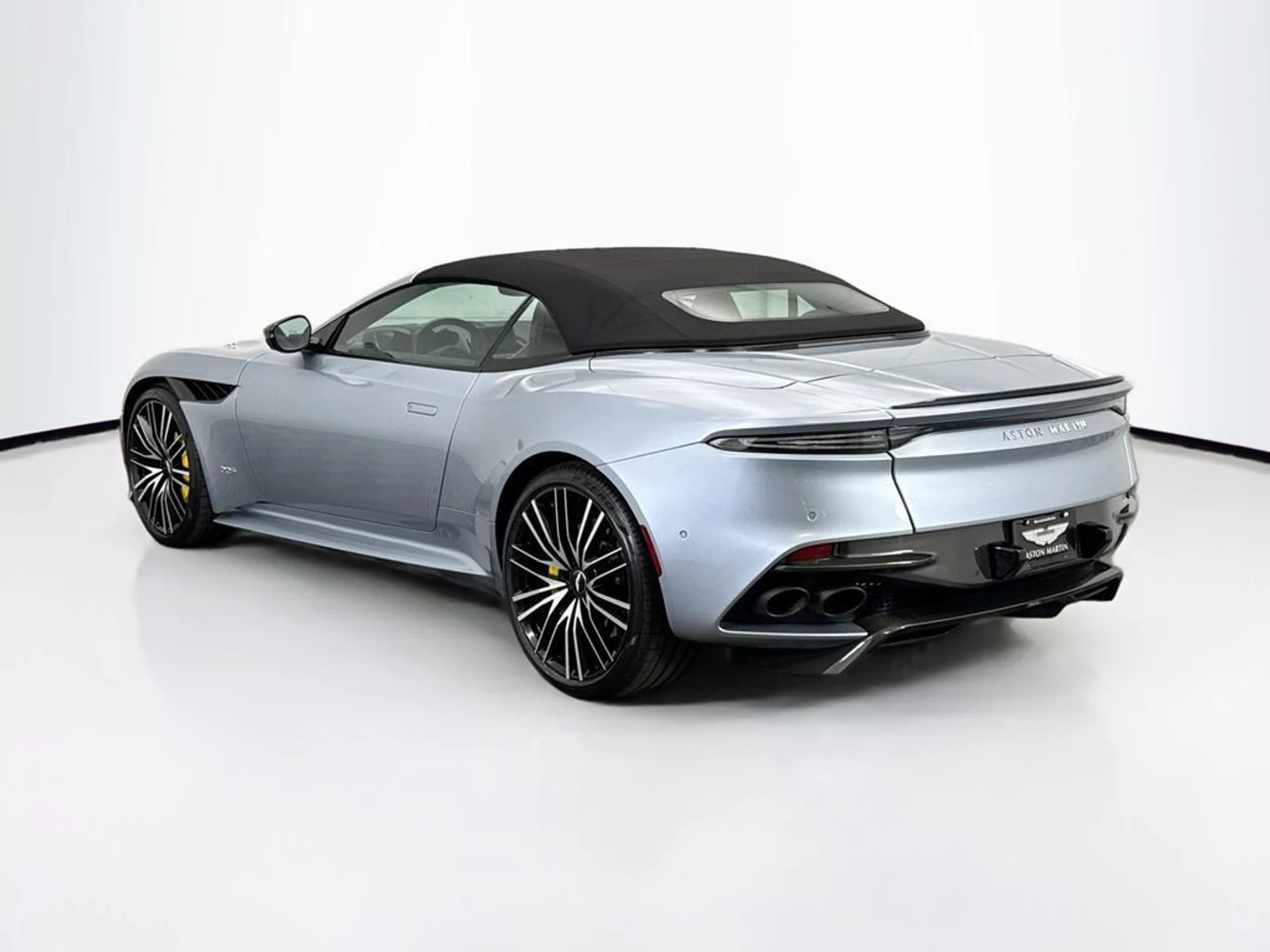 mph014_2067309380_used_2021_aston_martin_dbs_superleggeravolante_8119_22994396_15_1024_b810d6fc75