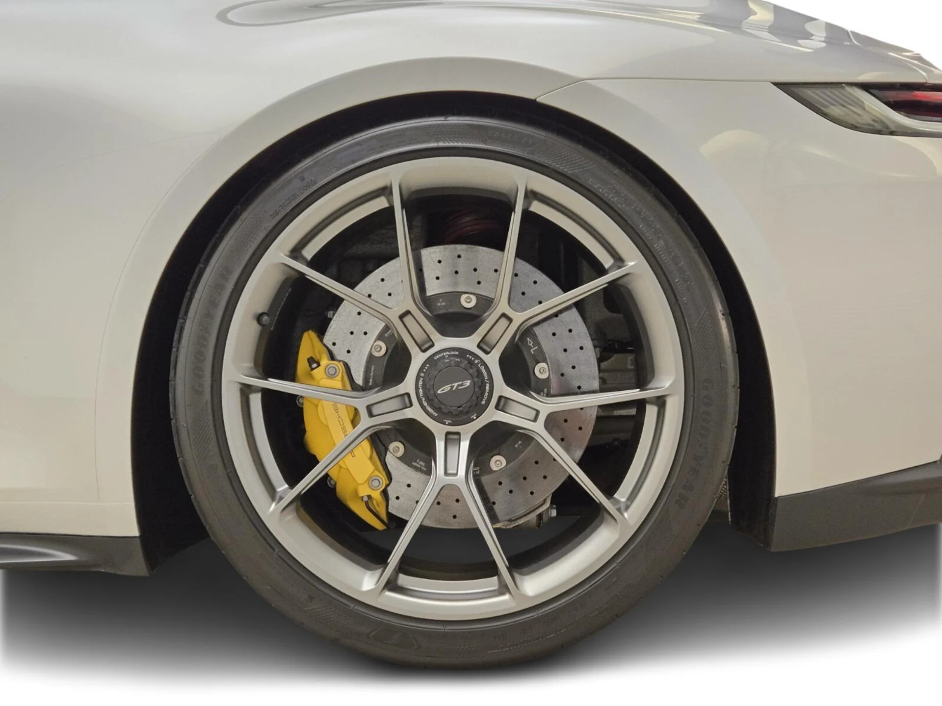 mph014_2069365133_Used_2022_Porsche_911_GT_3_1768977958_ef6ea13f28