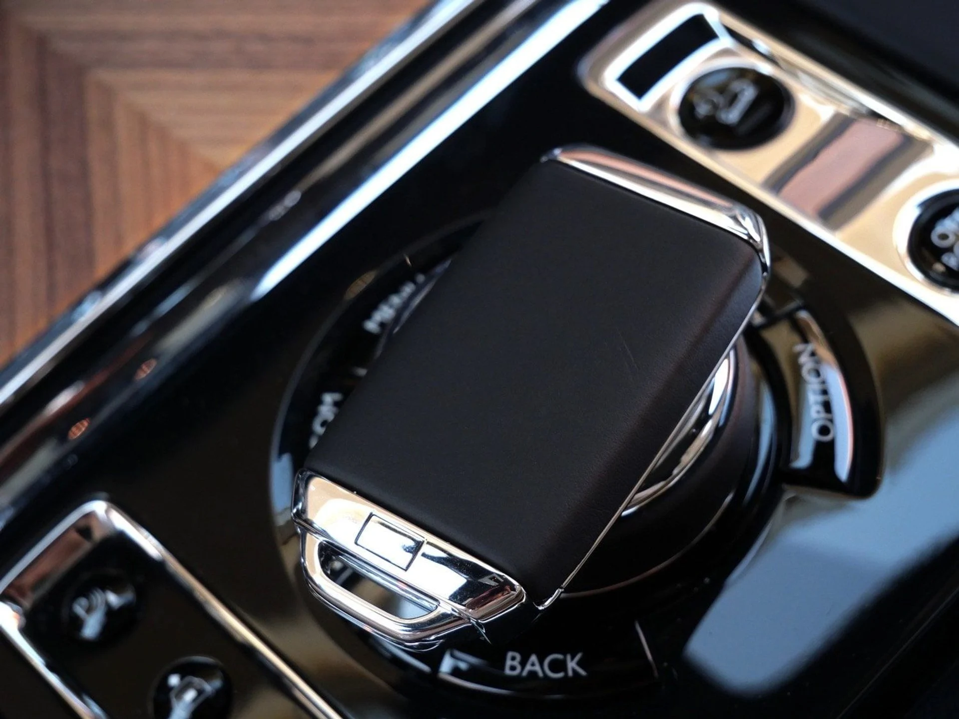 mph014_2069538278_377f88a0935b0704c6f98e44e5b140a8x_a624e77797