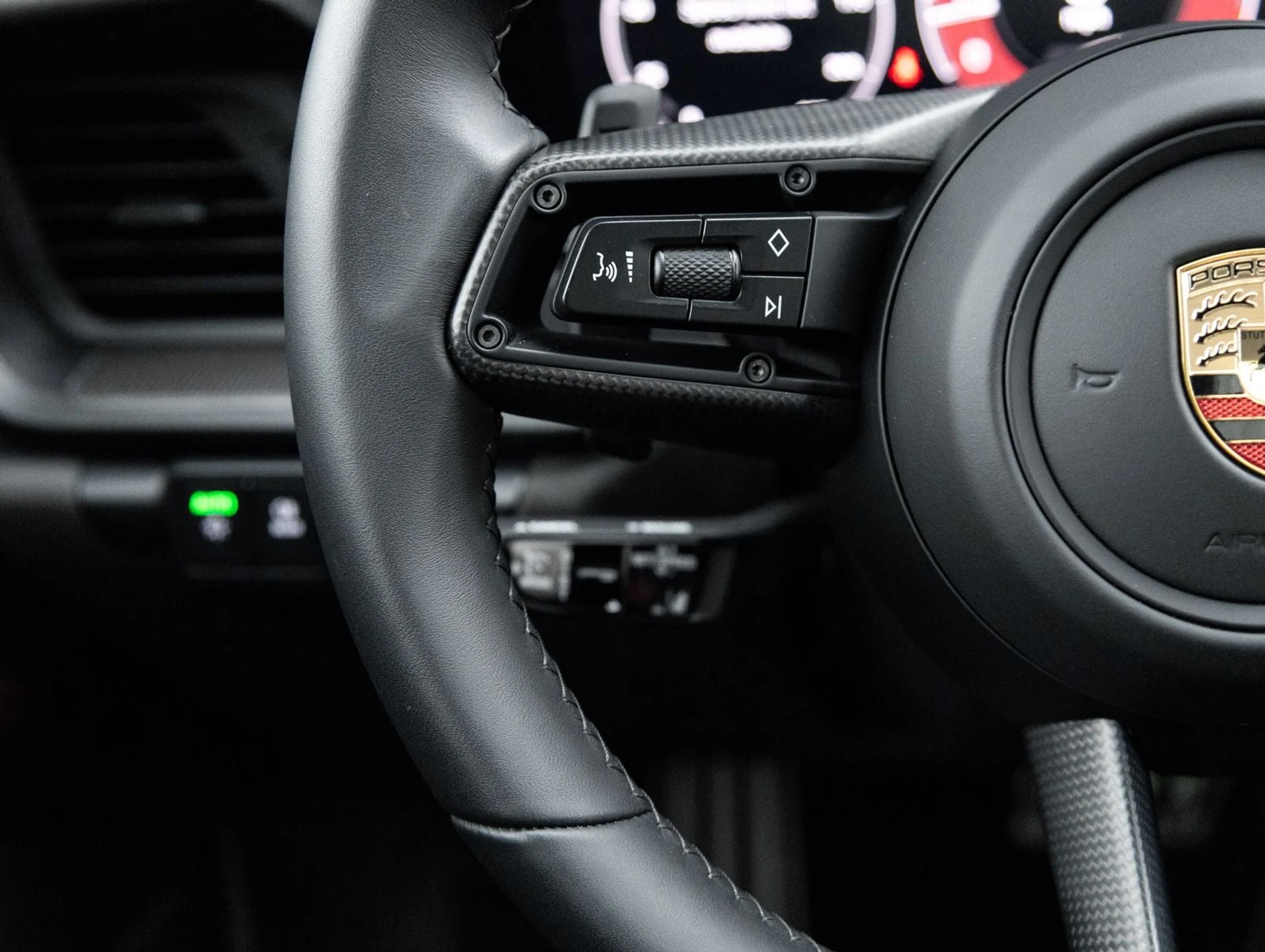 mph014_2070764269_15_65f98a9141