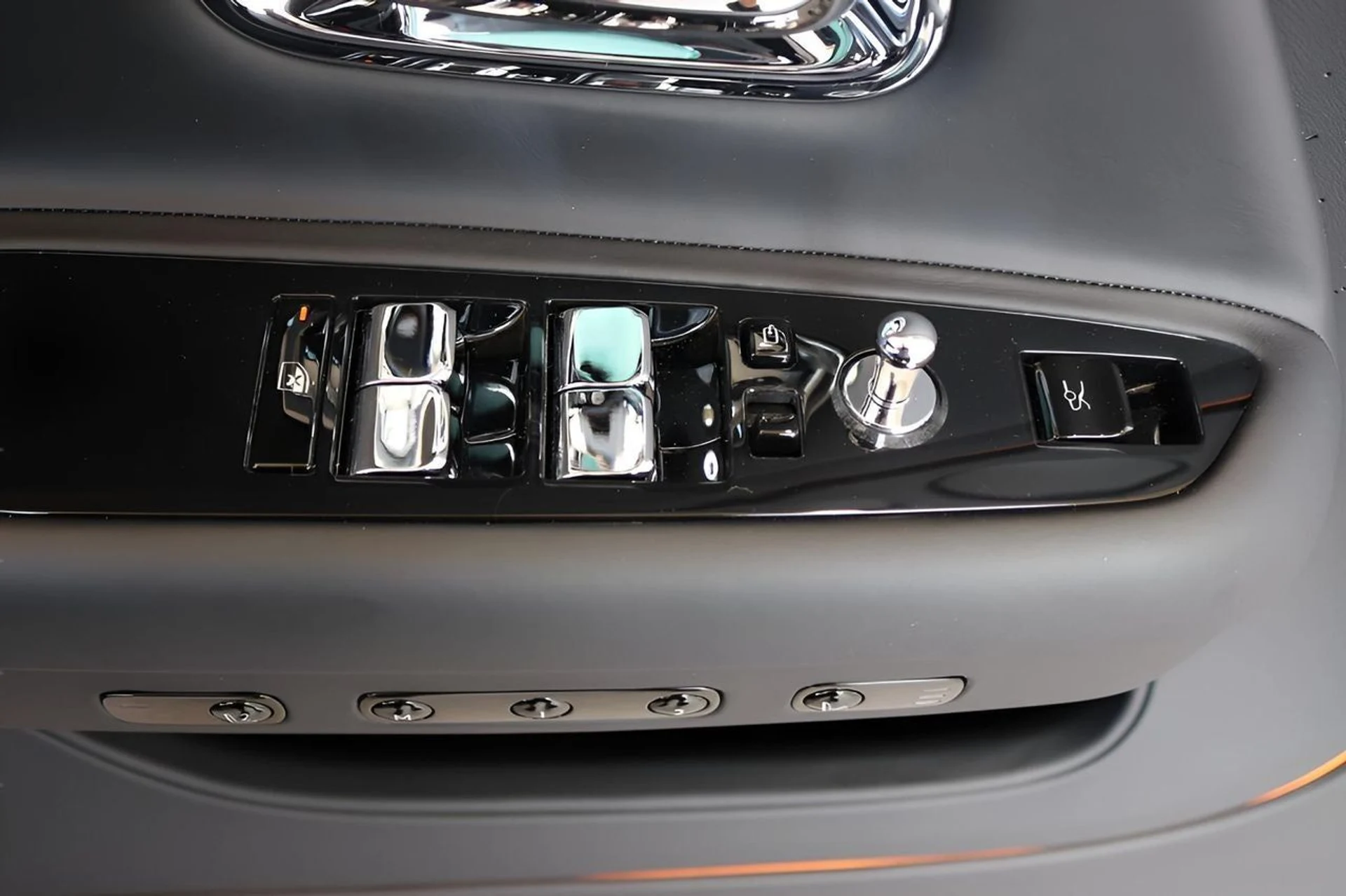 mph014_2072478697_15_93a00cd7e0