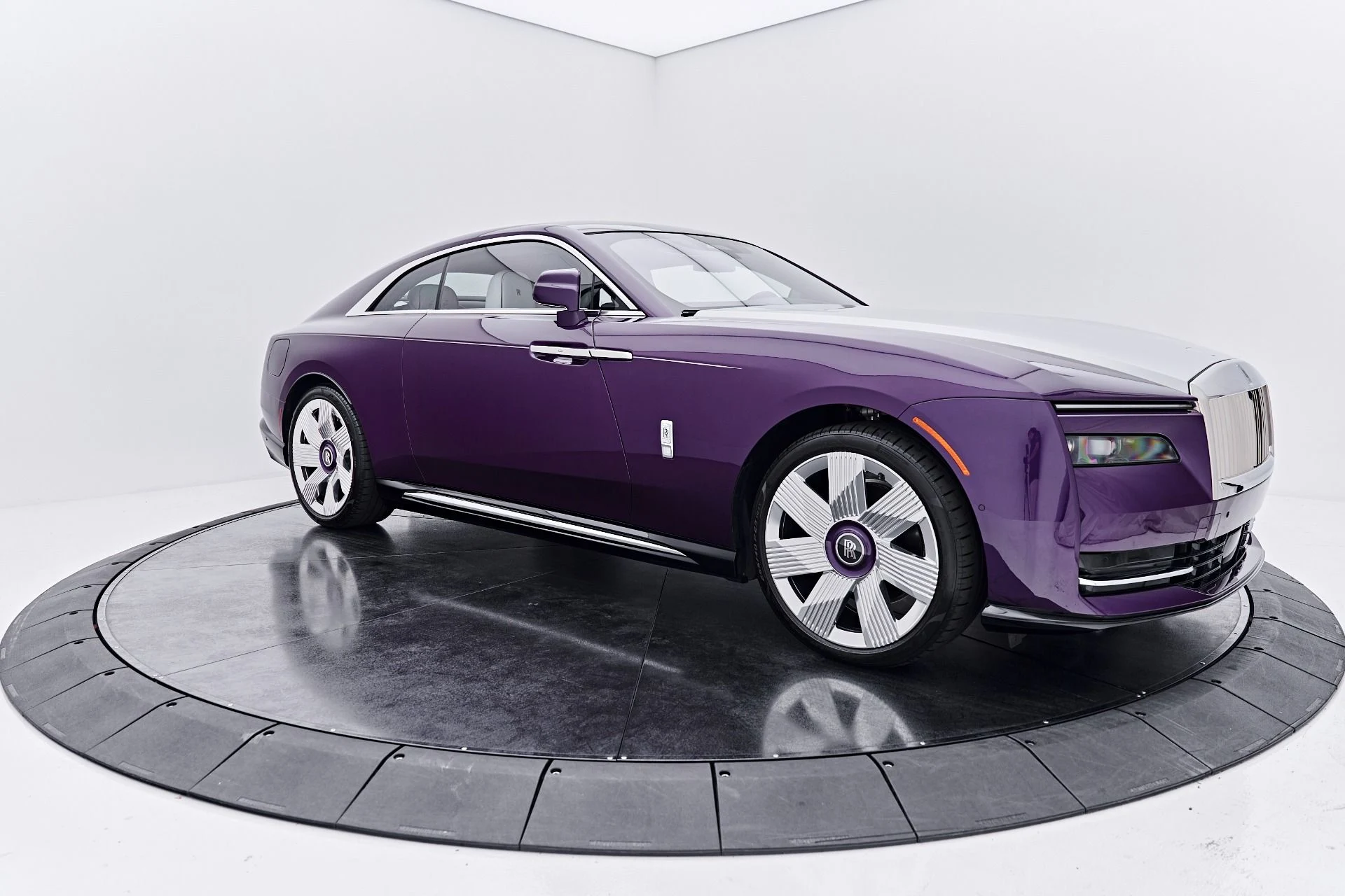 mph014_2075471212_Used_2024_Rolls_Royce_Spectre_Base_1790211183_9b2cc60498
