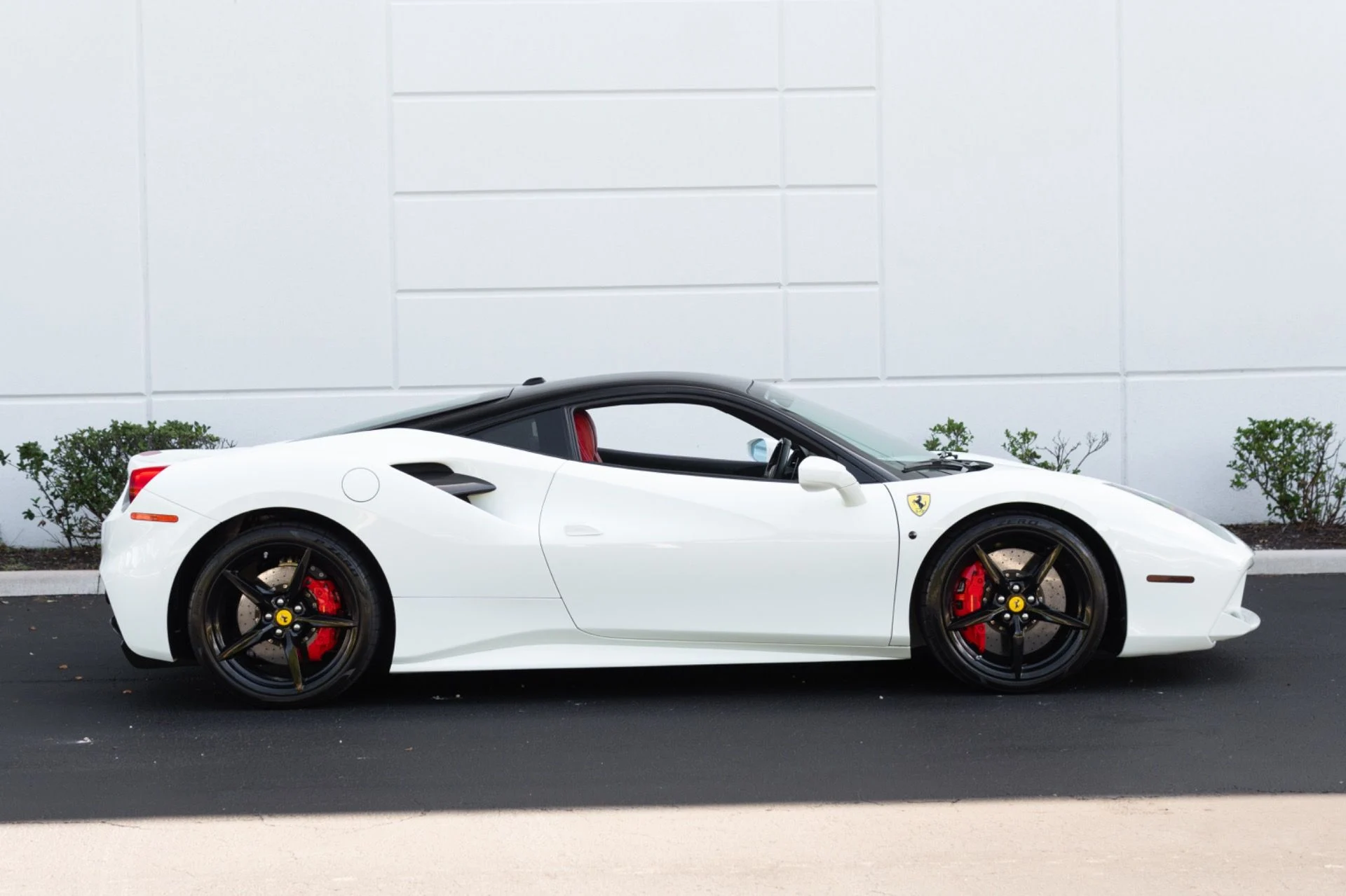 mph014_2076816857_Used_2017_Ferrari_488_GTB_1776194926_376f0abec9