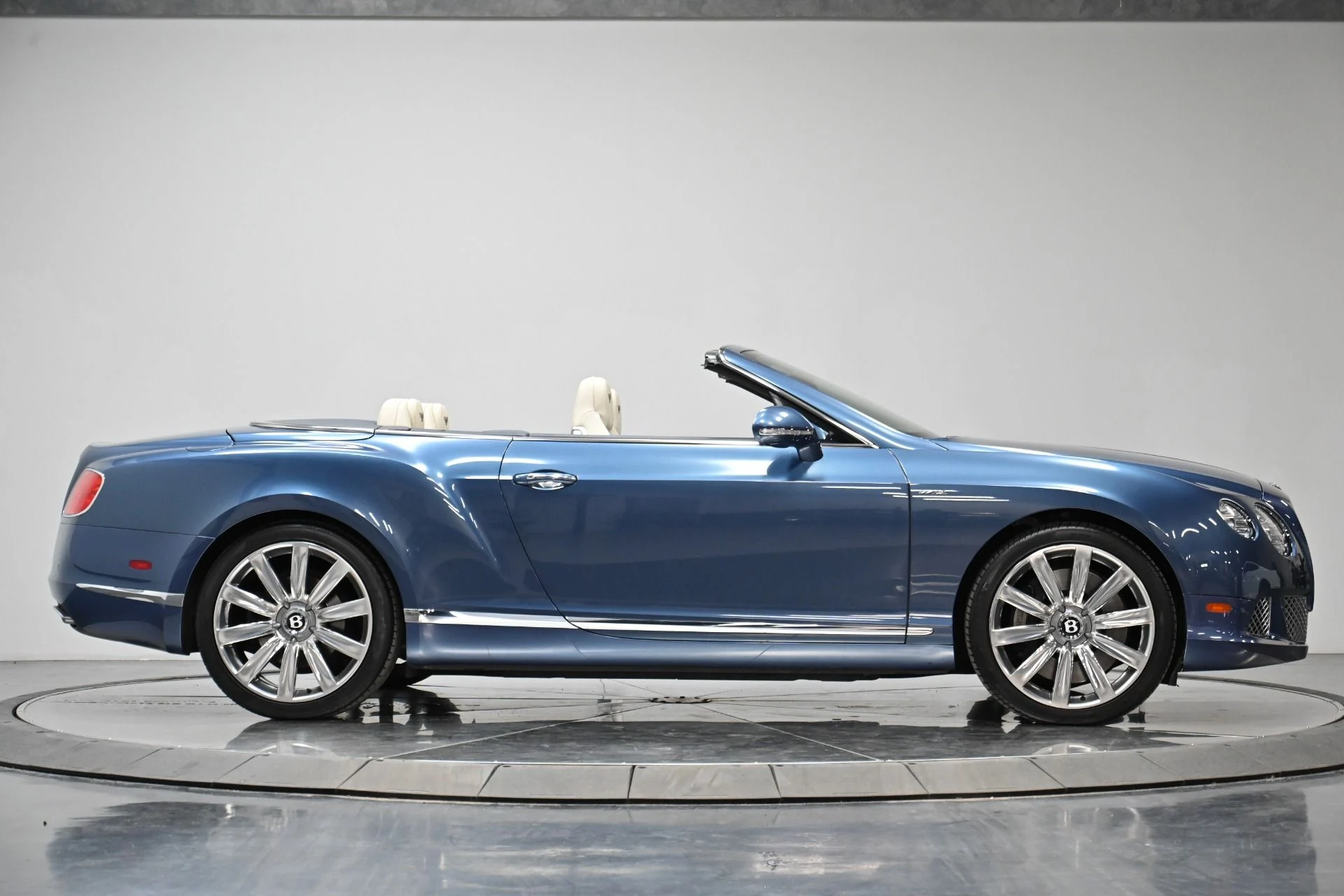 mph014_2079522478_Used_2014_Bentley_Continental_GTC_1751561855_6504e82015