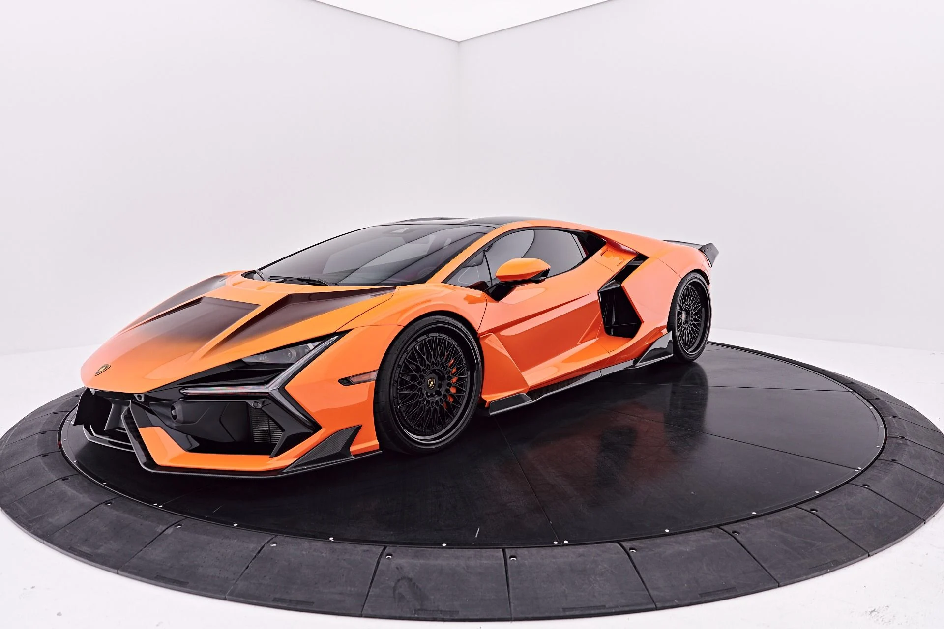 mph014_2080209529_Used_2025_Lamborghini_Revuelto_Base_1786151751_2294a4d156