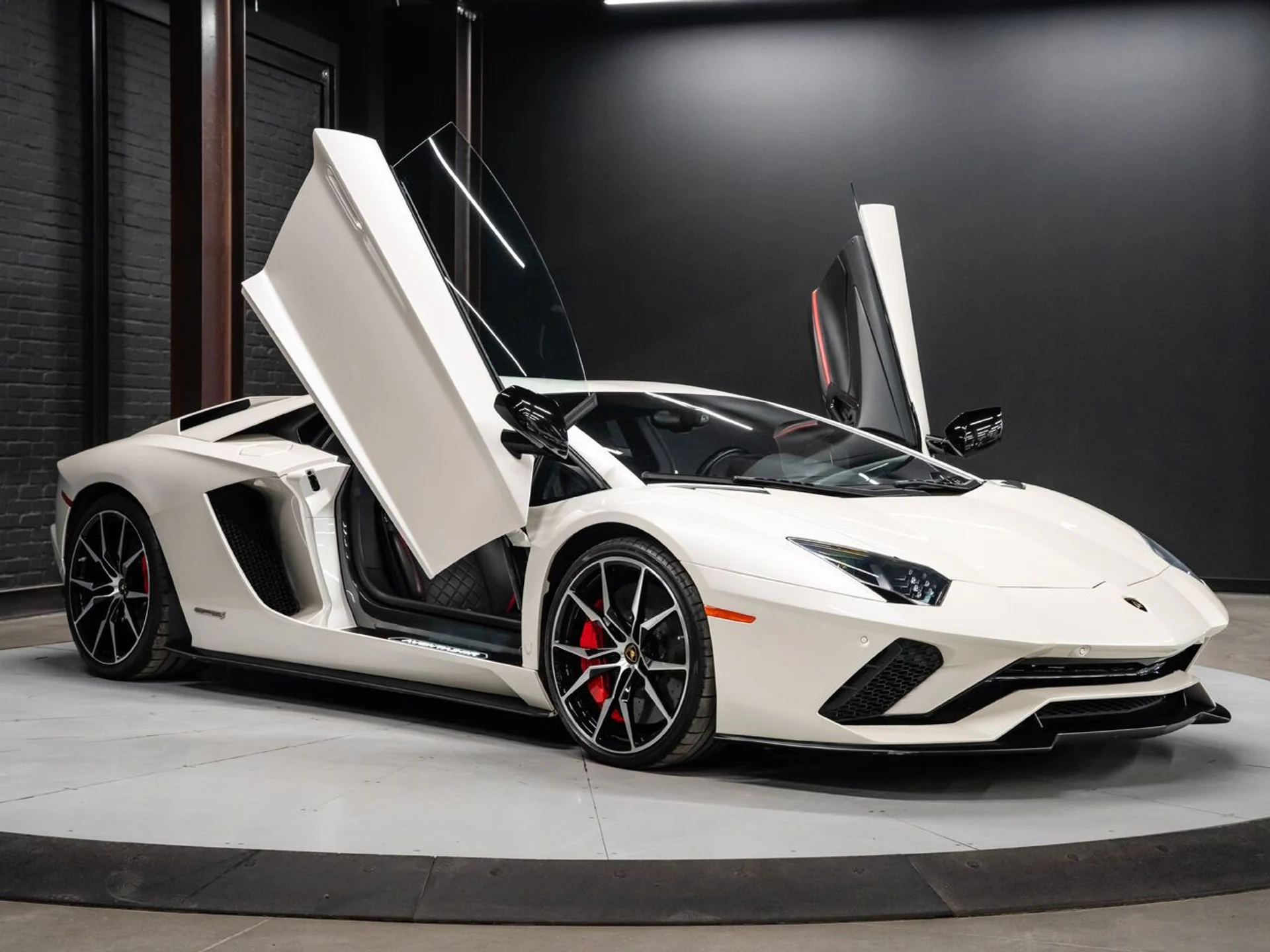 mph014_2080328857_lamborghini_aventador_2017_558bfac782