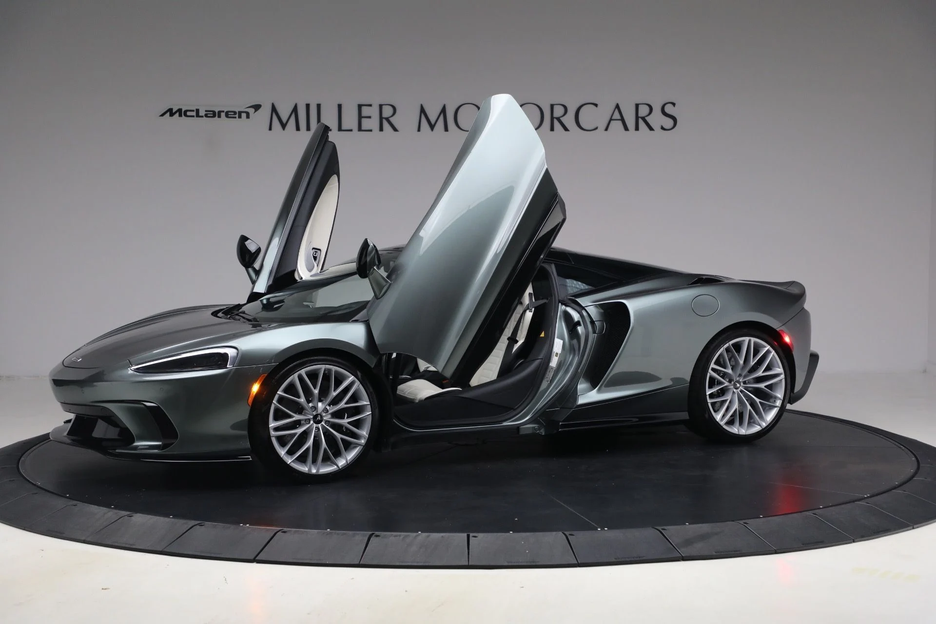mph014_208100605_New_2027_Mc_Laren_GTS_Tech_Lux_09c46e16fd
