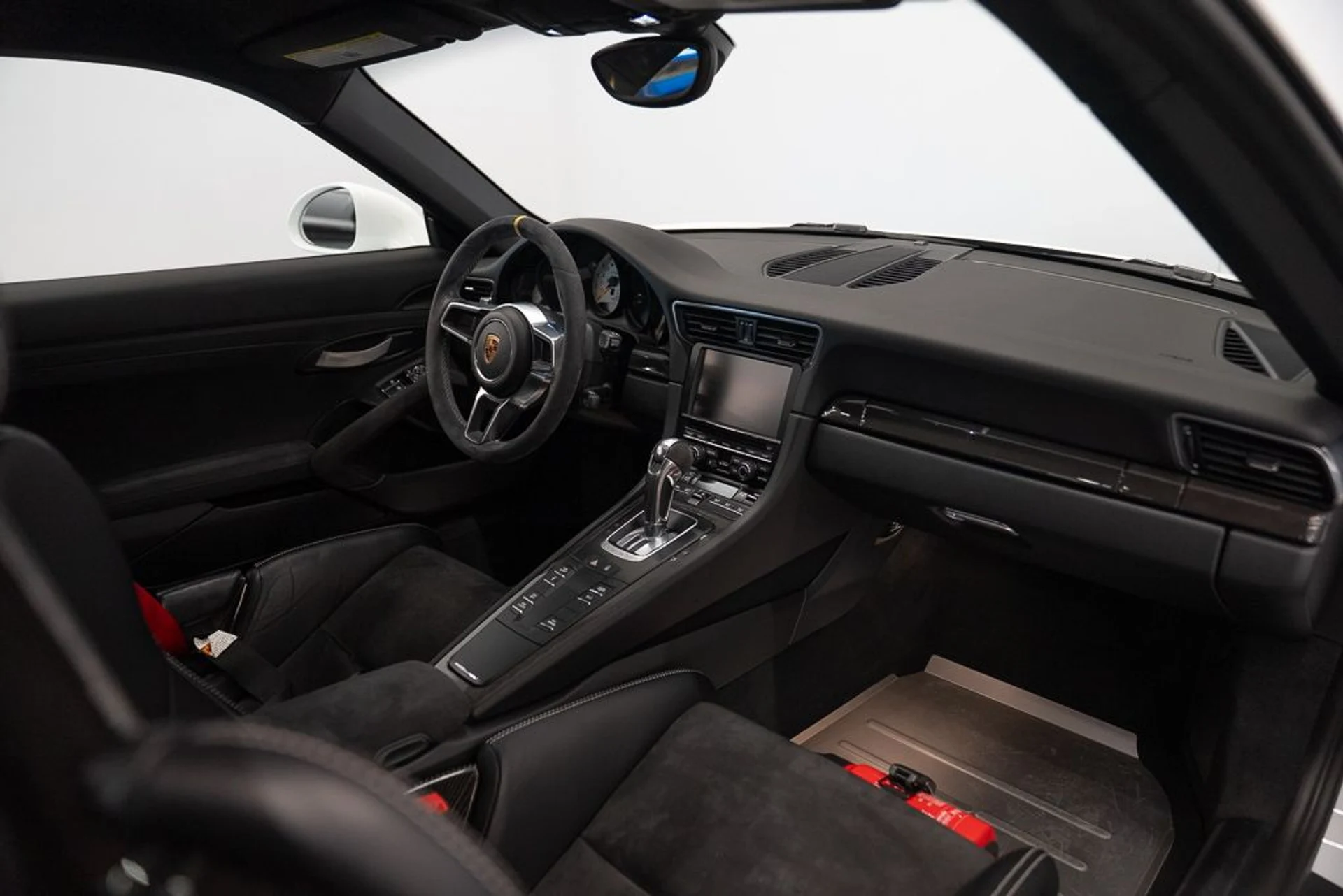 mph014_2082272488_porsche_911_2016_jpg_v_1780407122_b2ae986e5b