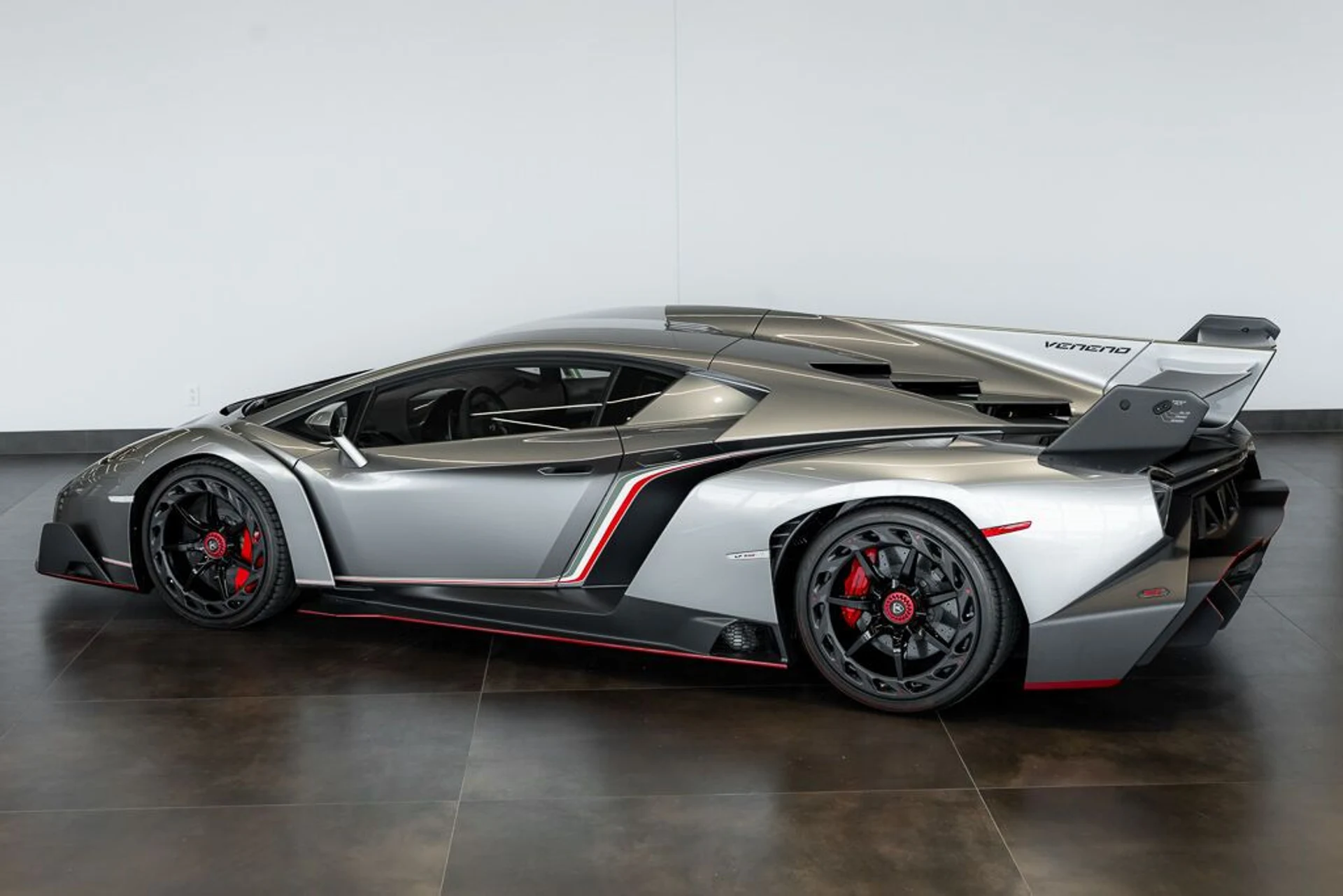 mph014_2088180123_lamborghini_veneno_2014_jpg_v_1779988126_294f29fc74