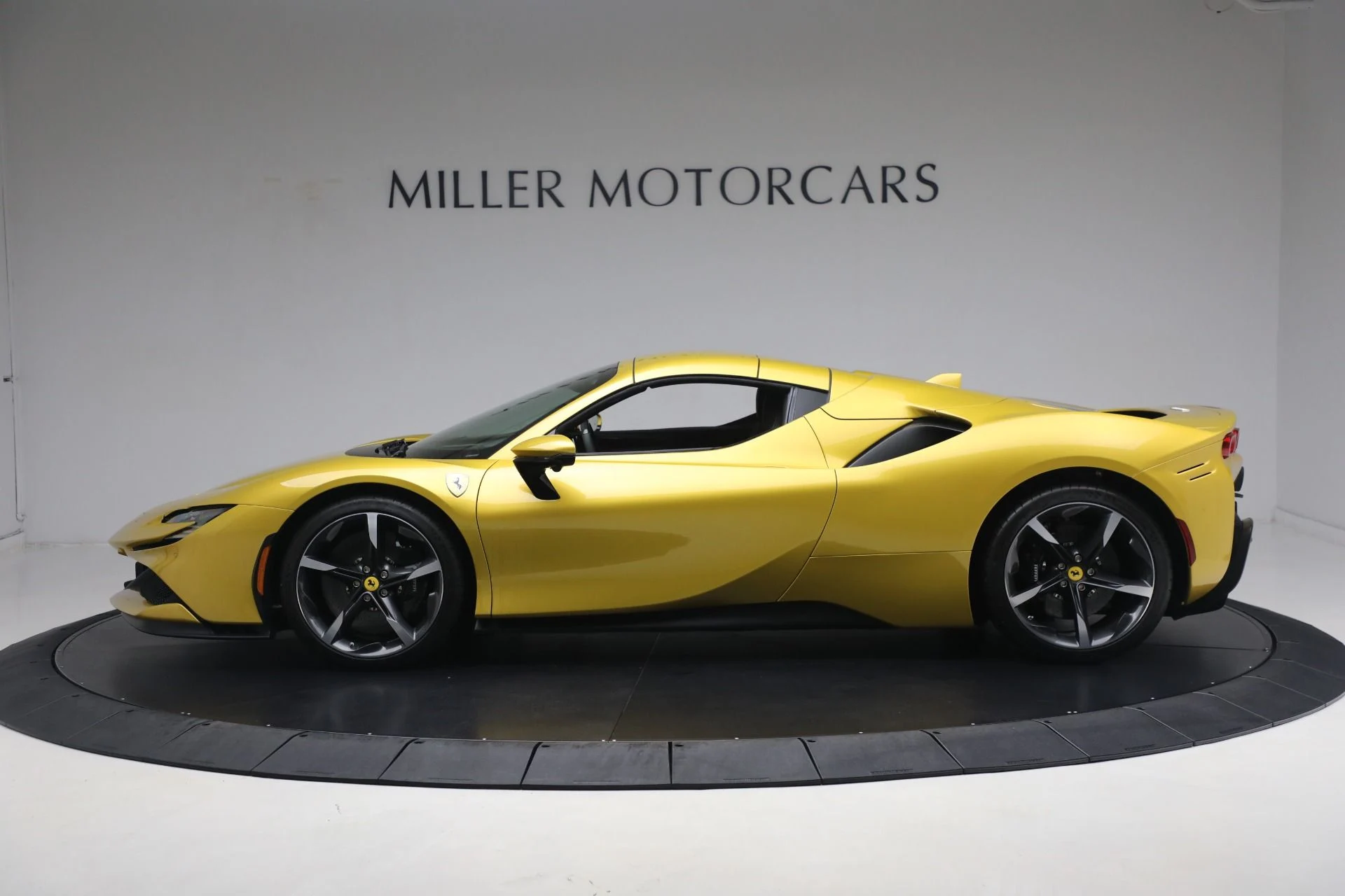 mph014_2088215766_Used_2024_Ferrari_SF_90_Spider_d398d8324f