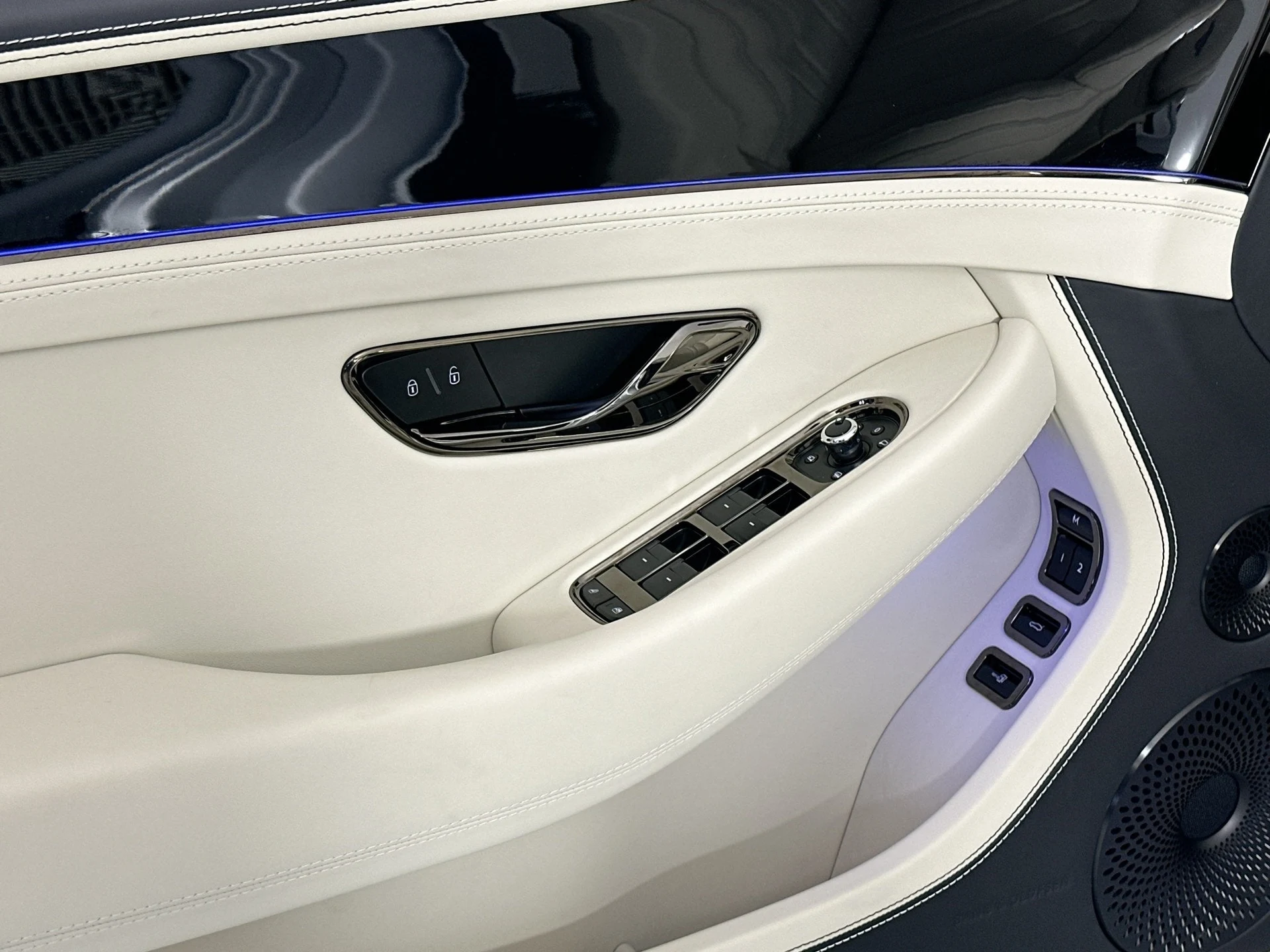 mph014_2093282580_15_f9364a38e8