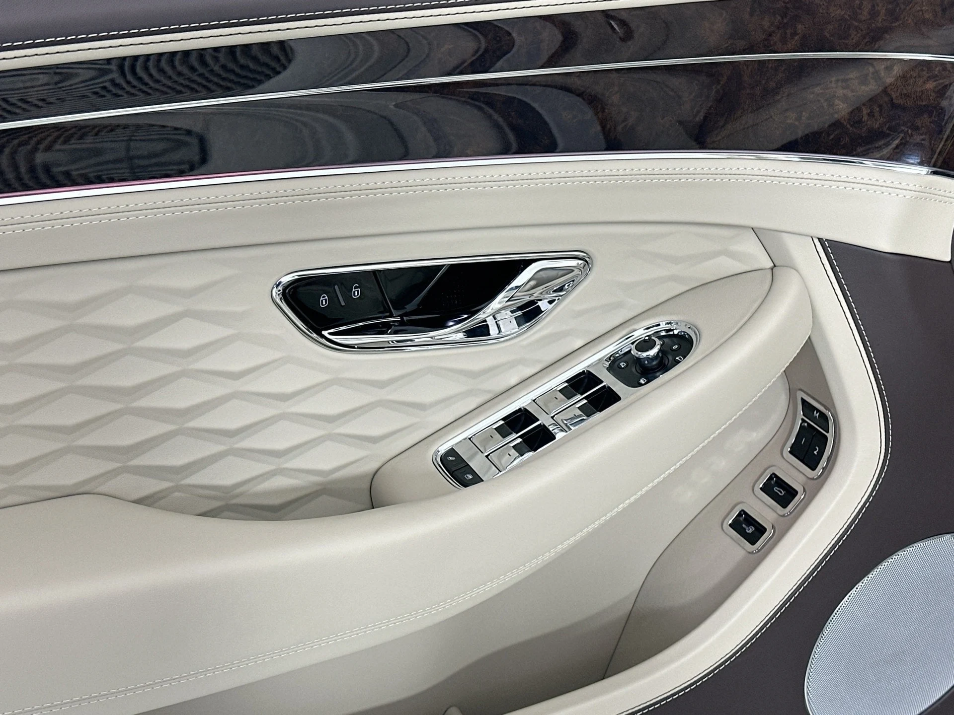 mph014_2095021405_15_fcfc407155