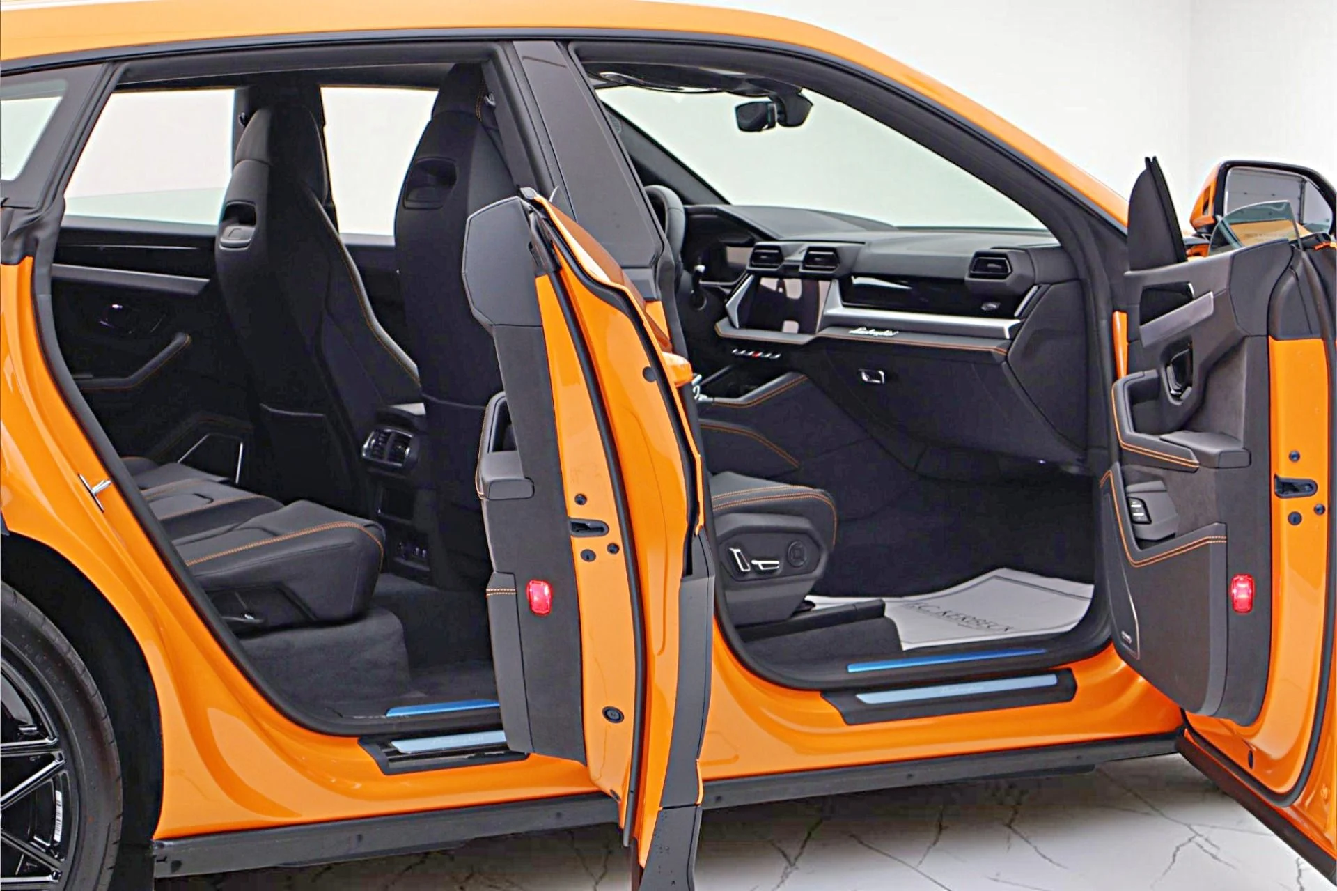 mph014_20984596_New_2026_Lamborghini_Urus_SE_1be39073f4