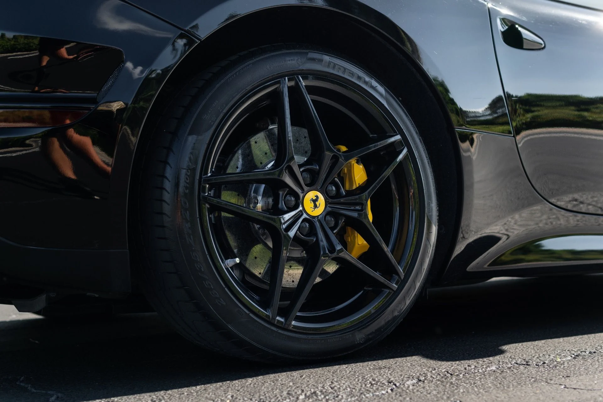 mph014_2102101459_Used_2017_Ferrari_California_T_1767065452_8606f58e82