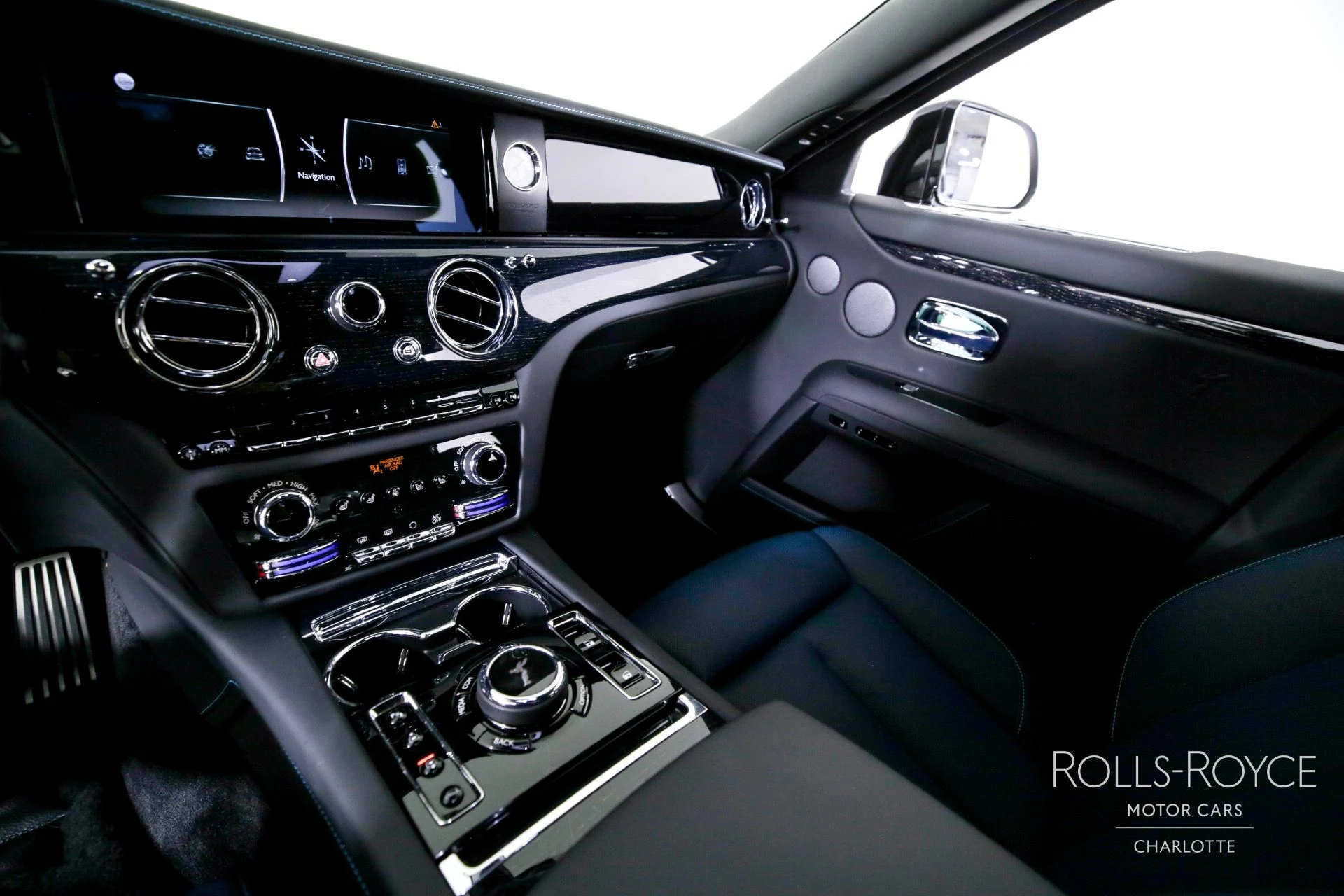mph014_2102529799_Used_2024_Rolls_Royce_Ghost_1746461568_3b44c9a87c