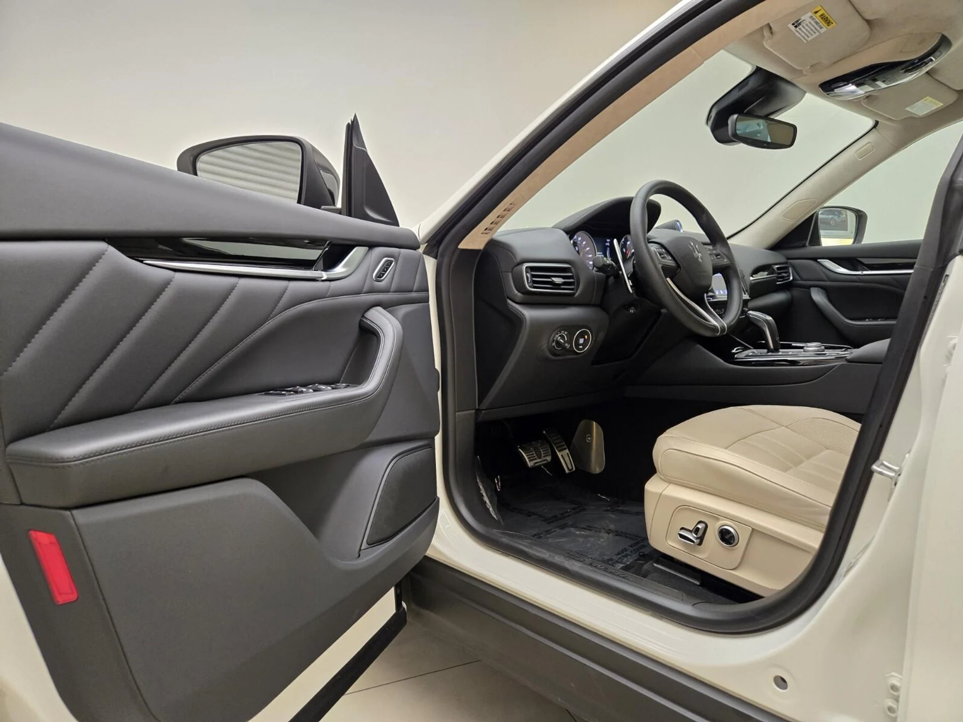 mph014_210362125_Used_2023_Maserati_Levante_Modena_1791870032_143876df14