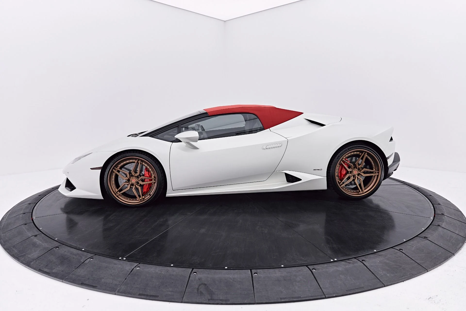 mph014_2106370105_Used_2017_Lamborghini_Huracan_1786741648_cf1ec3f75e