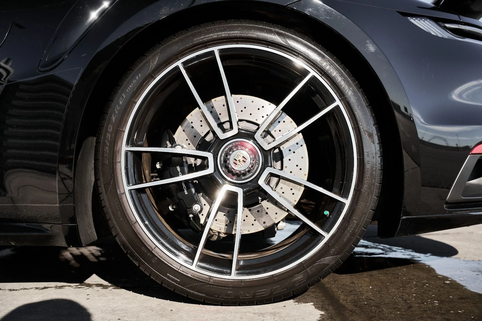 mph014_2111247537_Used_2024_Porsche_911_Turbo_1765937753_59f48c9196