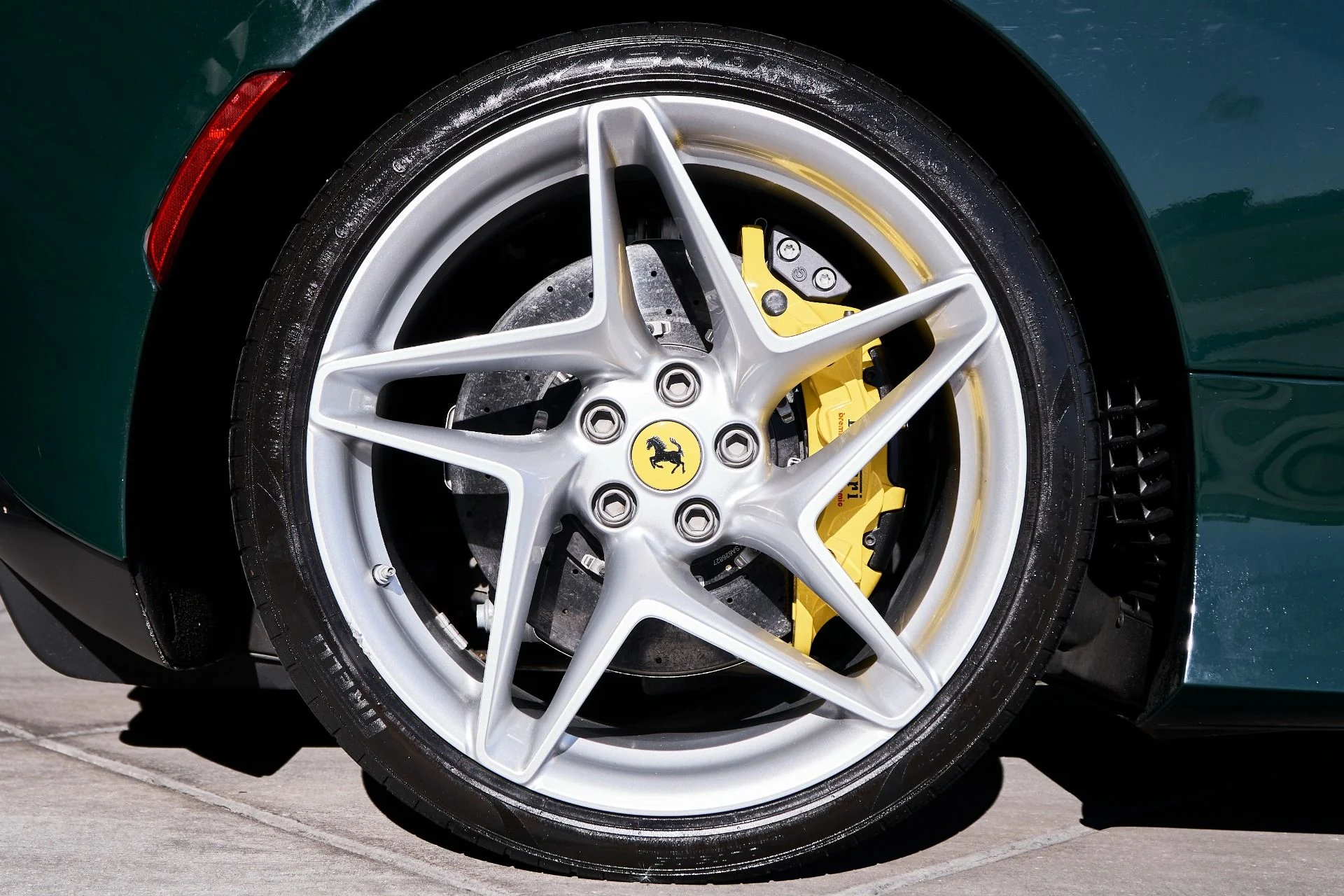 mph014_2111943597_Used_2022_Ferrari_F8_Tributo_Base_1765662011_400754cc59