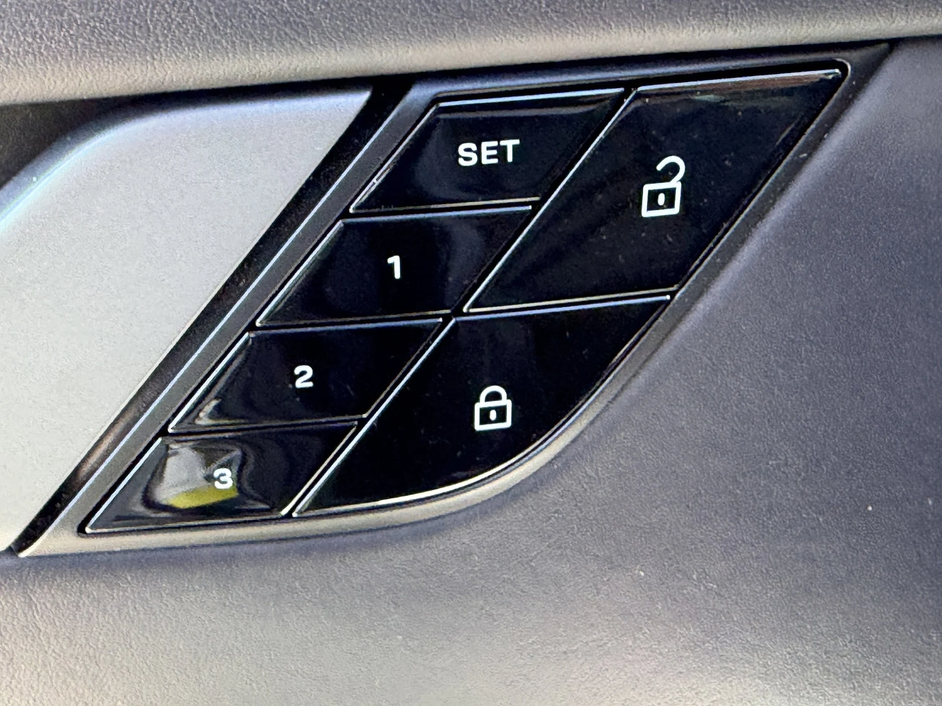 mph014_2113989830_117f6f4332dbec82357a4d0d3e6395f7x_fdddb10302