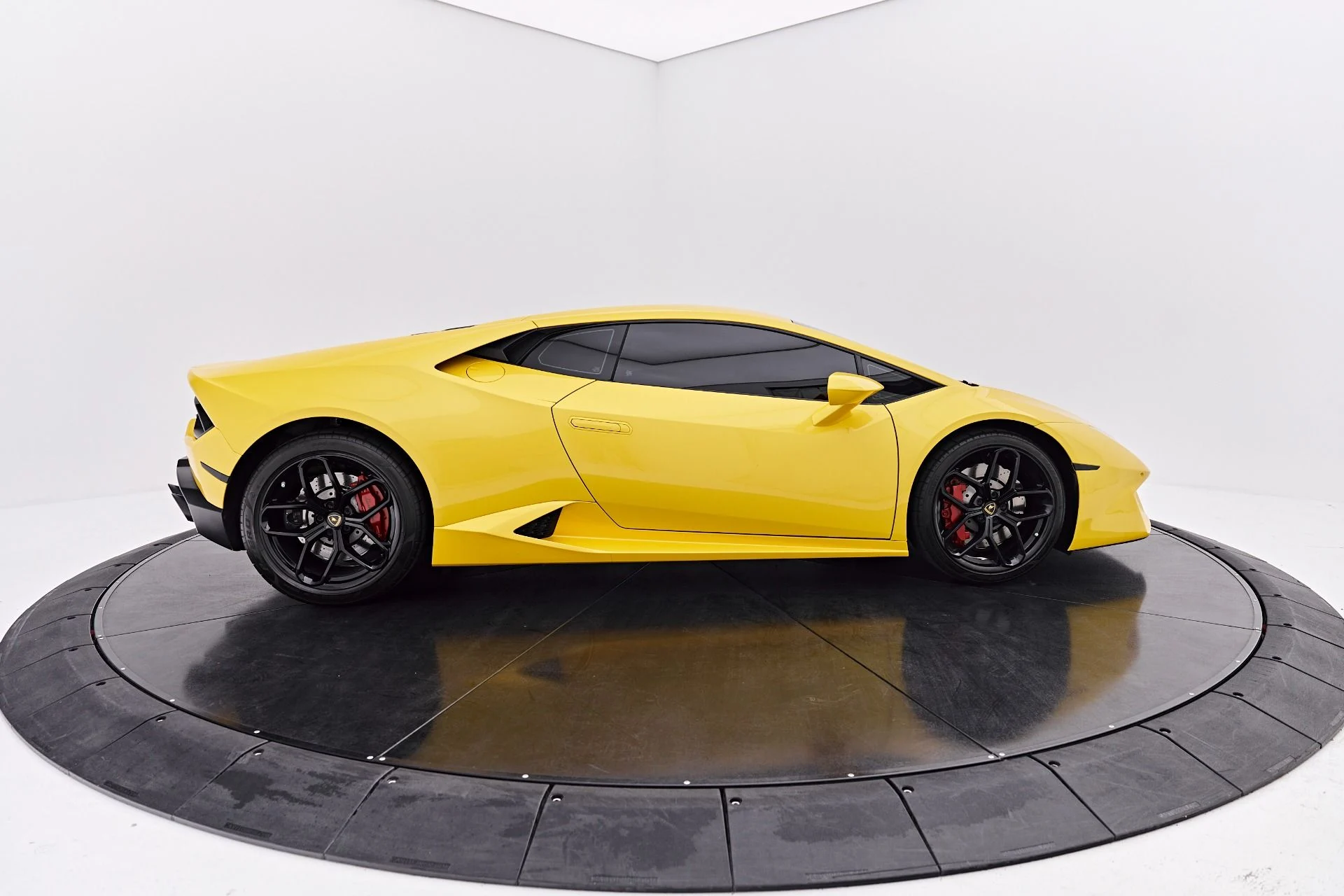 mph014_2116854785_Used_2017_Lamborghini_Huracan_1786046233_10e7ca7528