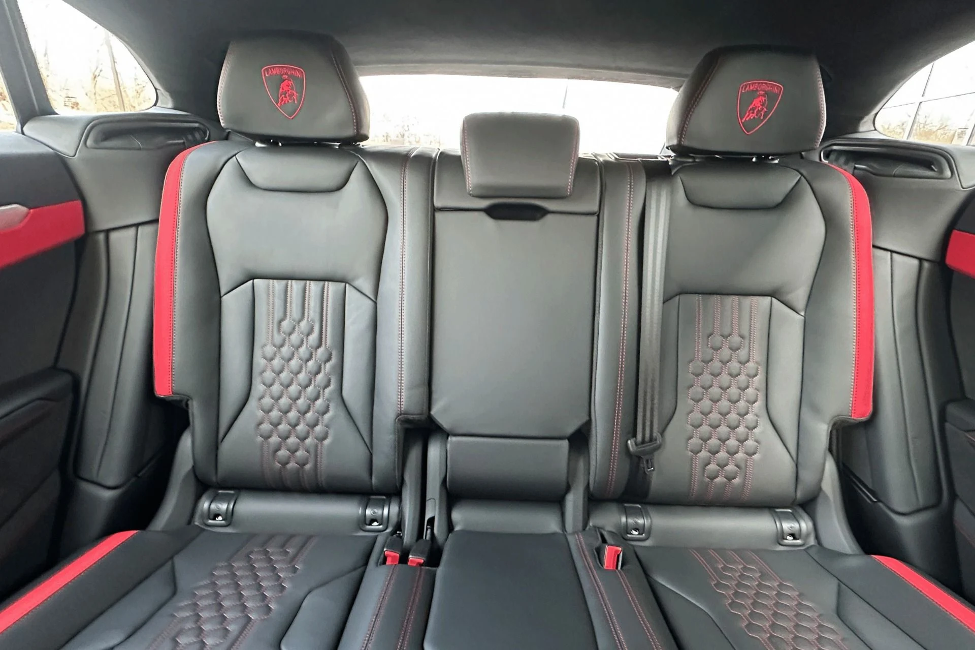 mph014_2119179131_New_2025_Lamborghini_Urus_SE_1765534314_0169ae3e43