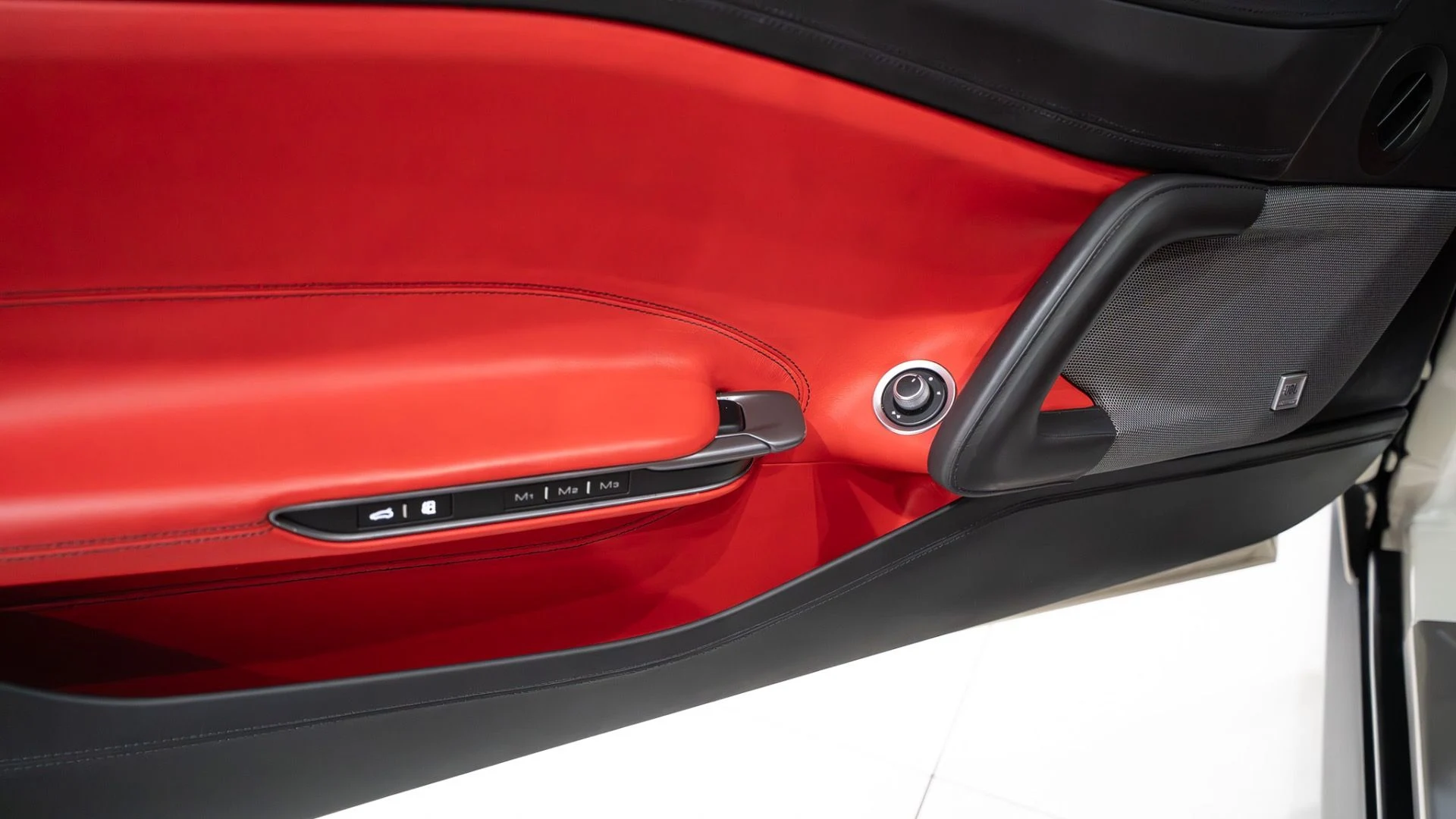 mph014_2124894954_13267_p15_l_8d3ea94562