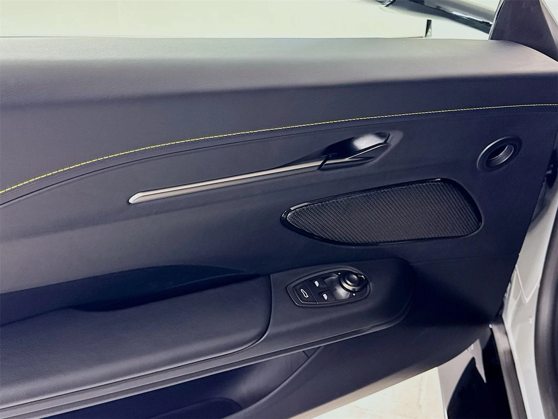 mph014_2126912031_261f60df2afada7b4b614fec3411a528x_394aadc195