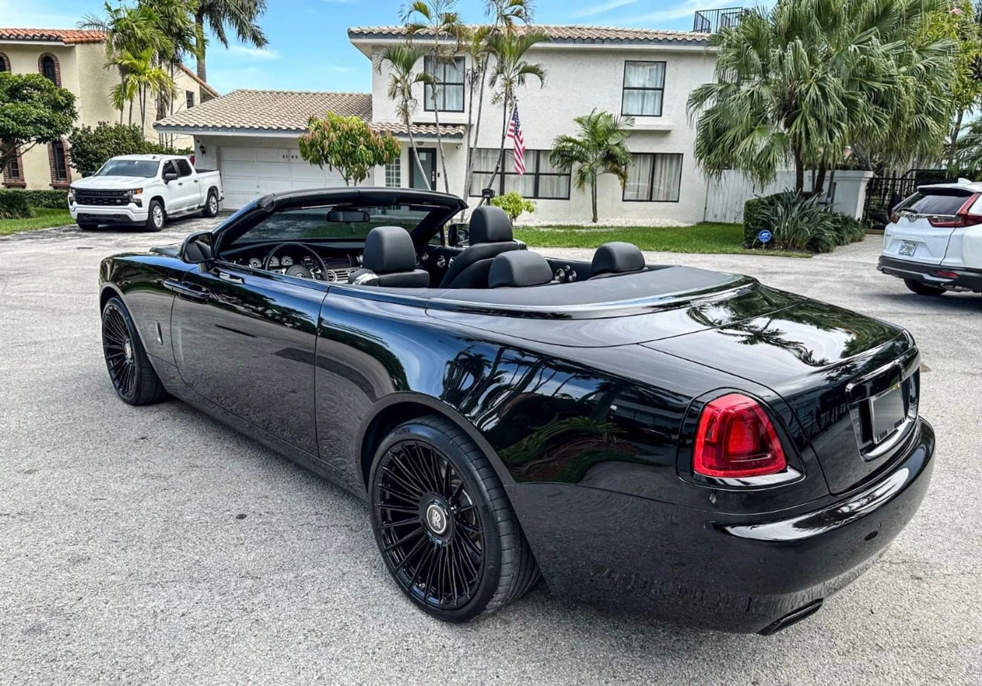 mph014_2127365786_Used_2020_Rolls_Royce_Dawn_Black_Badge_1765830392_5b7503e245
