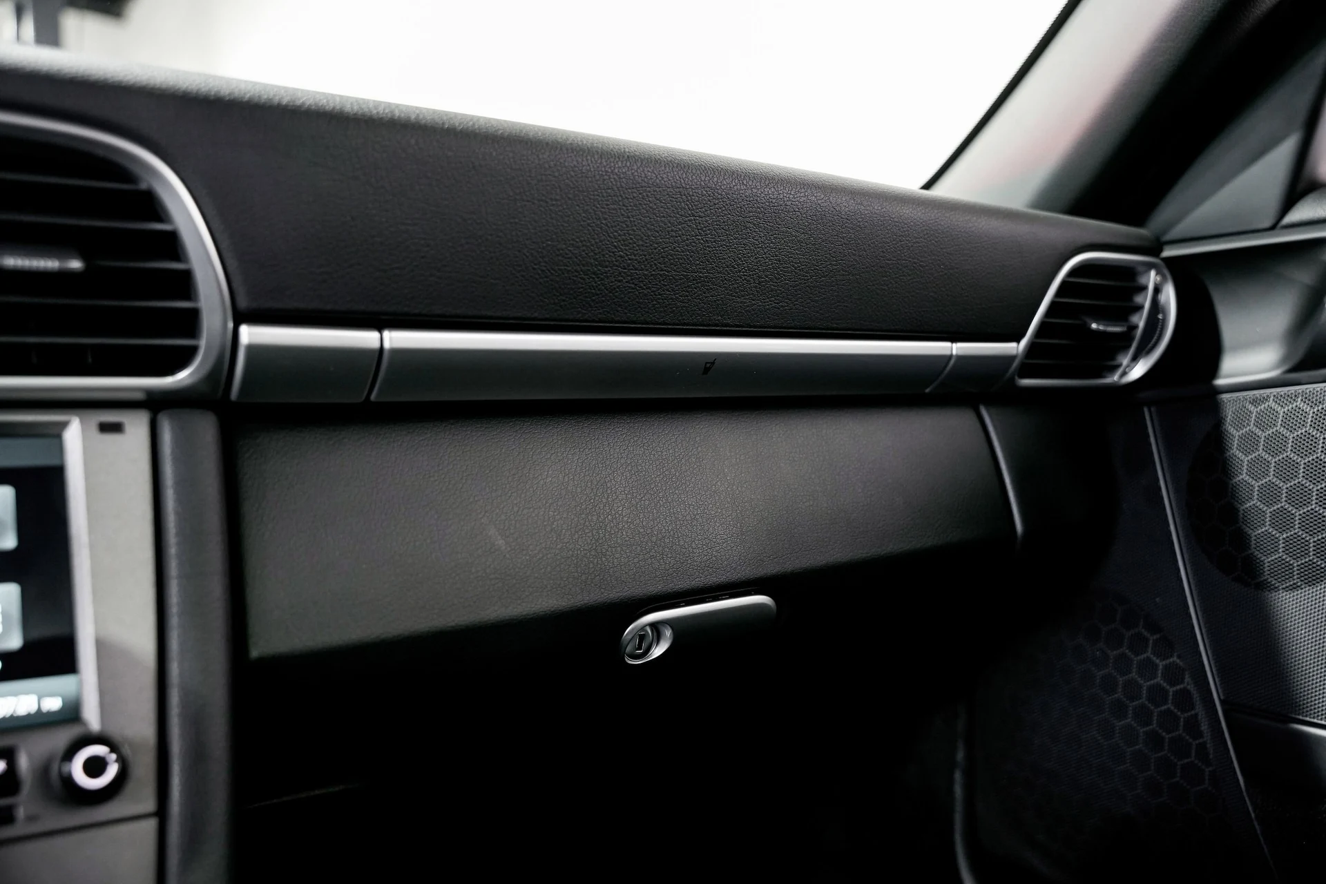 mph014_2135306789_94c126fc19f261e5a8bda106d0f2b1e7x_5874e29b41