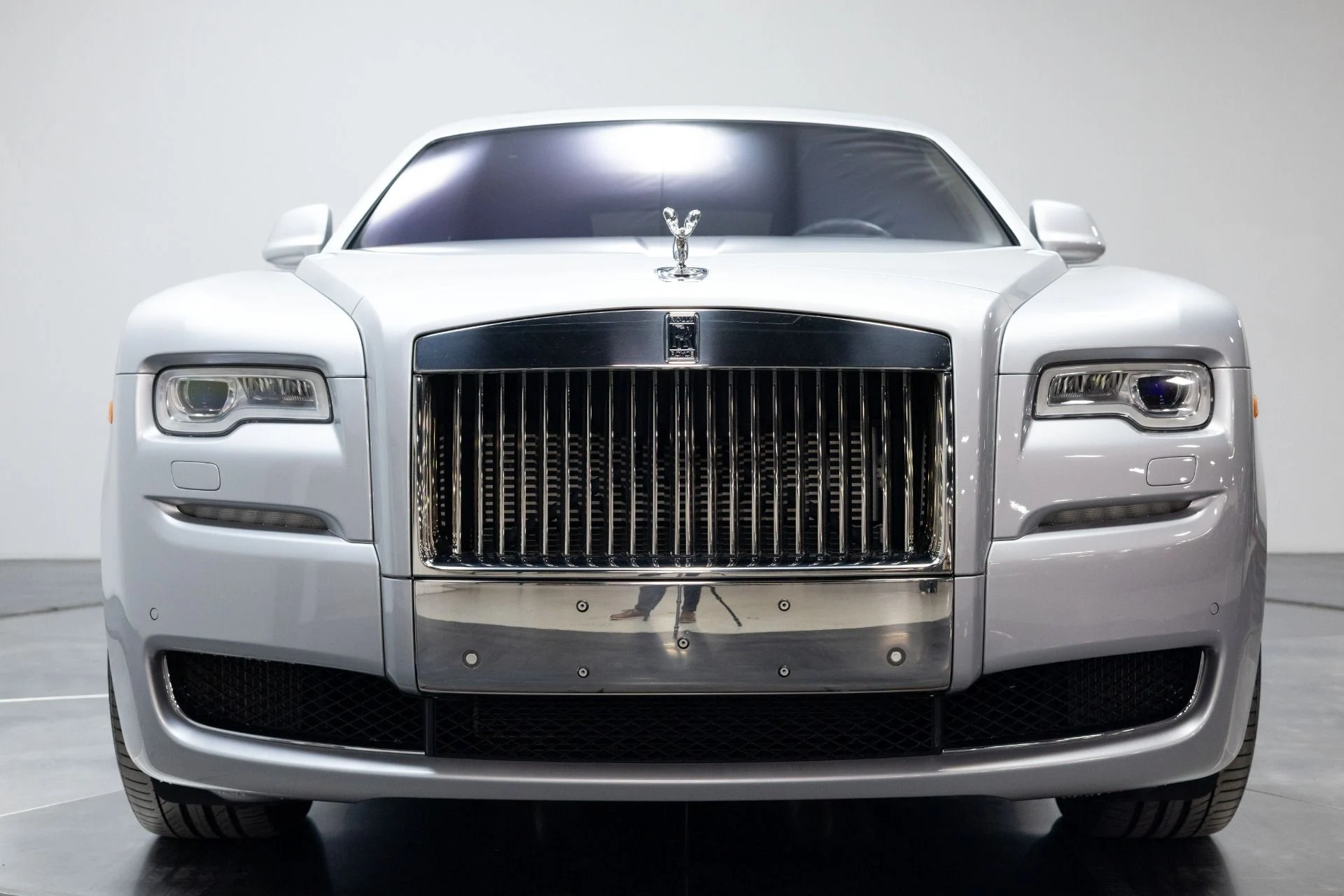 mph014_2137795476_Used_2015_Rolls_Royce_Ghost_1760219601_25852a8a55