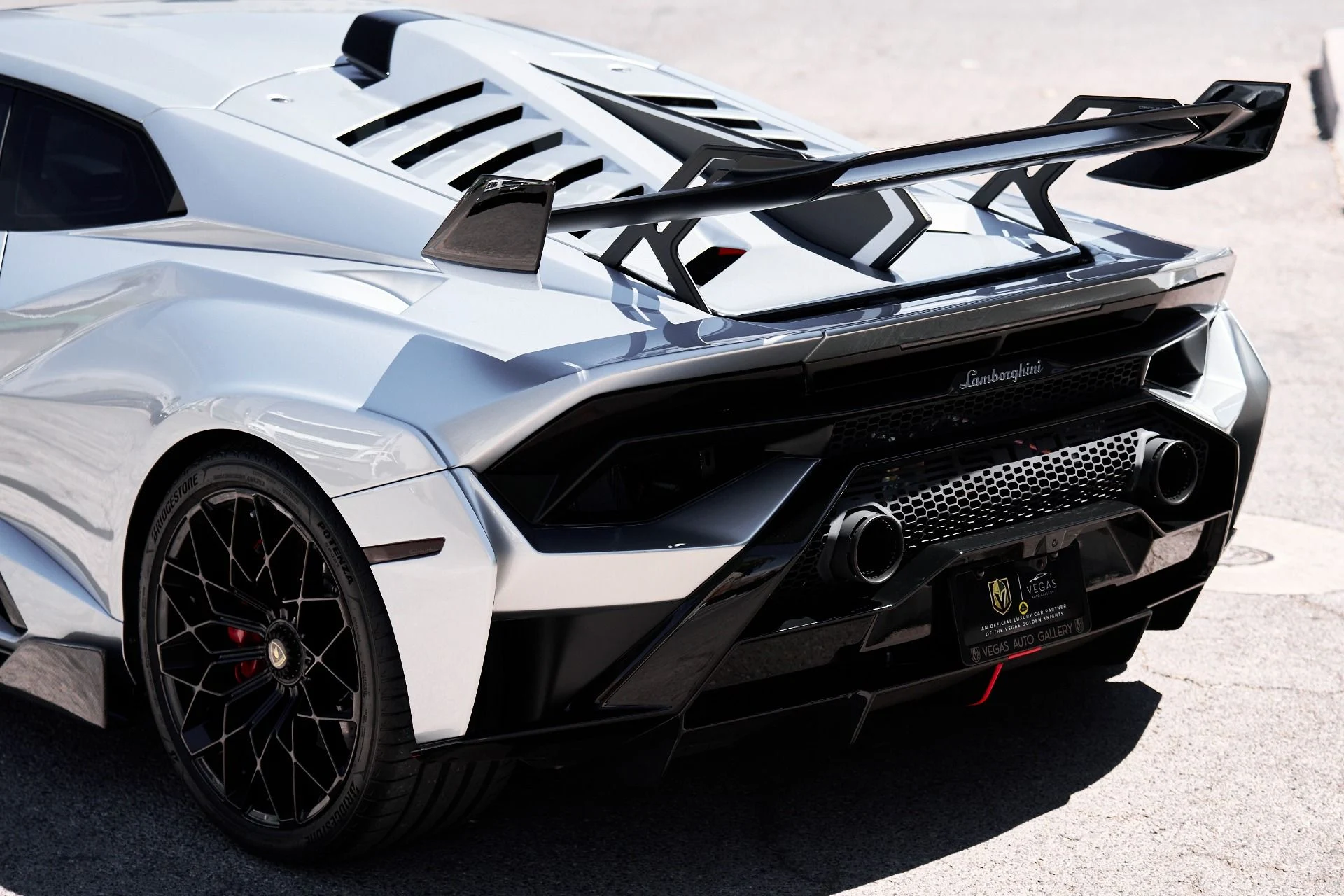 mph014_2138841056_Used_2023_Lamborghini_Huracan_STO_Base_1754673404_c08b8dbe3b