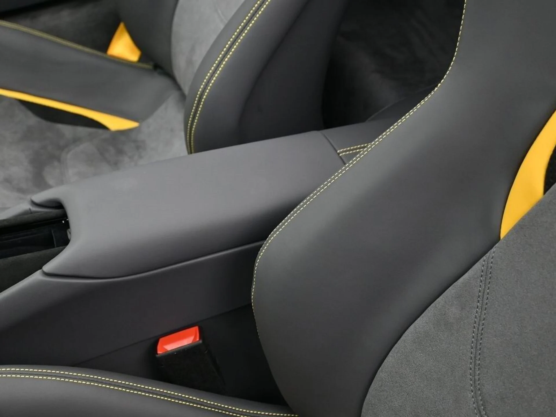 mph014_2138971748_20d4632ce9627f2915a94dbde099093dx_98caef3ebe