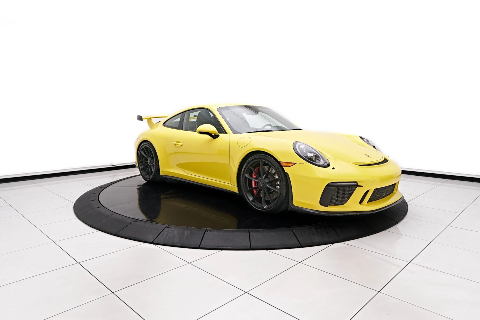 mph014_2164315004_Used_2018_Porsche_911_GT_3_1755896693_e7c9c5a84f